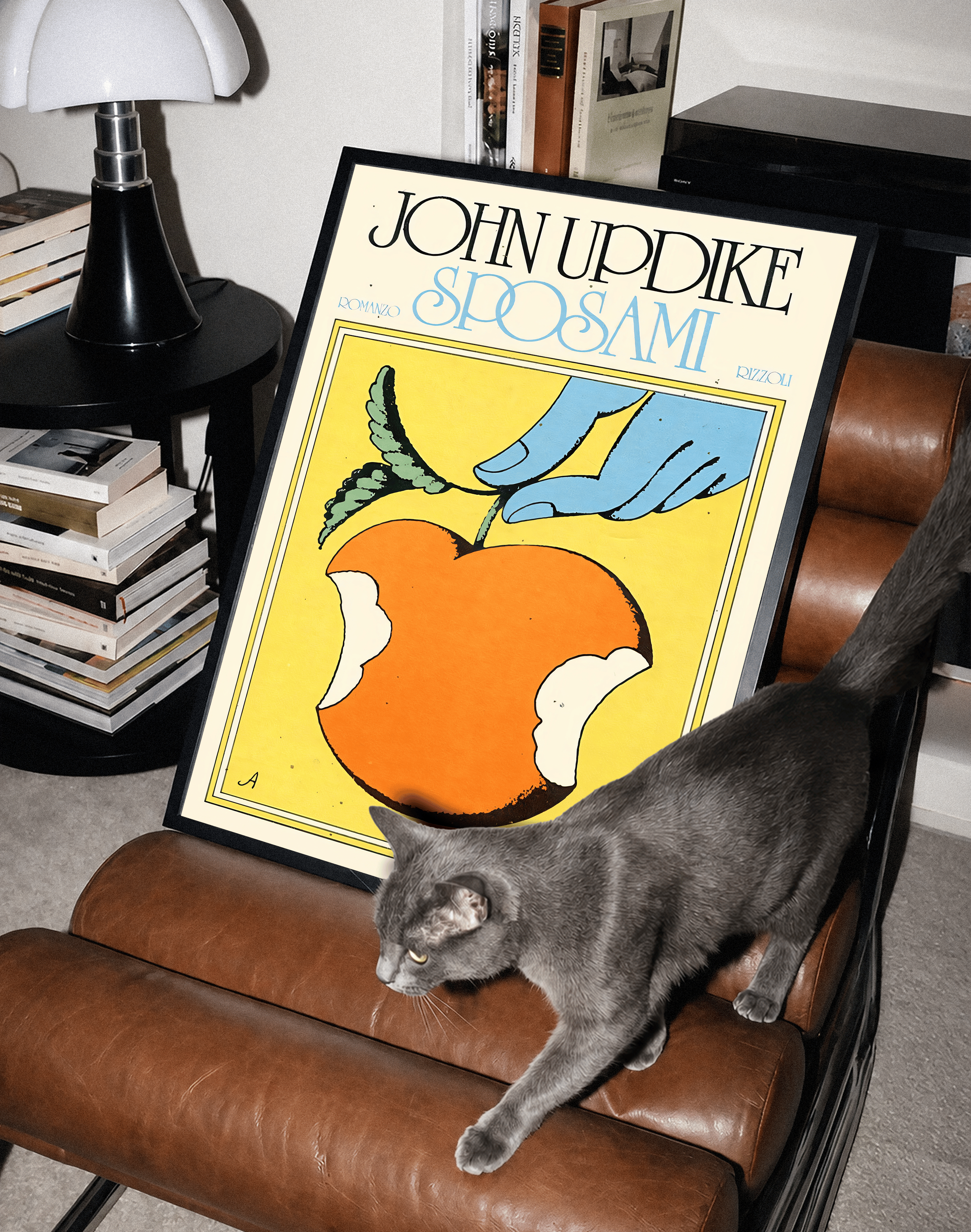 Yellow Bite Modern Duvar Tablosu – Retro Elma İllüstrasyon Poster