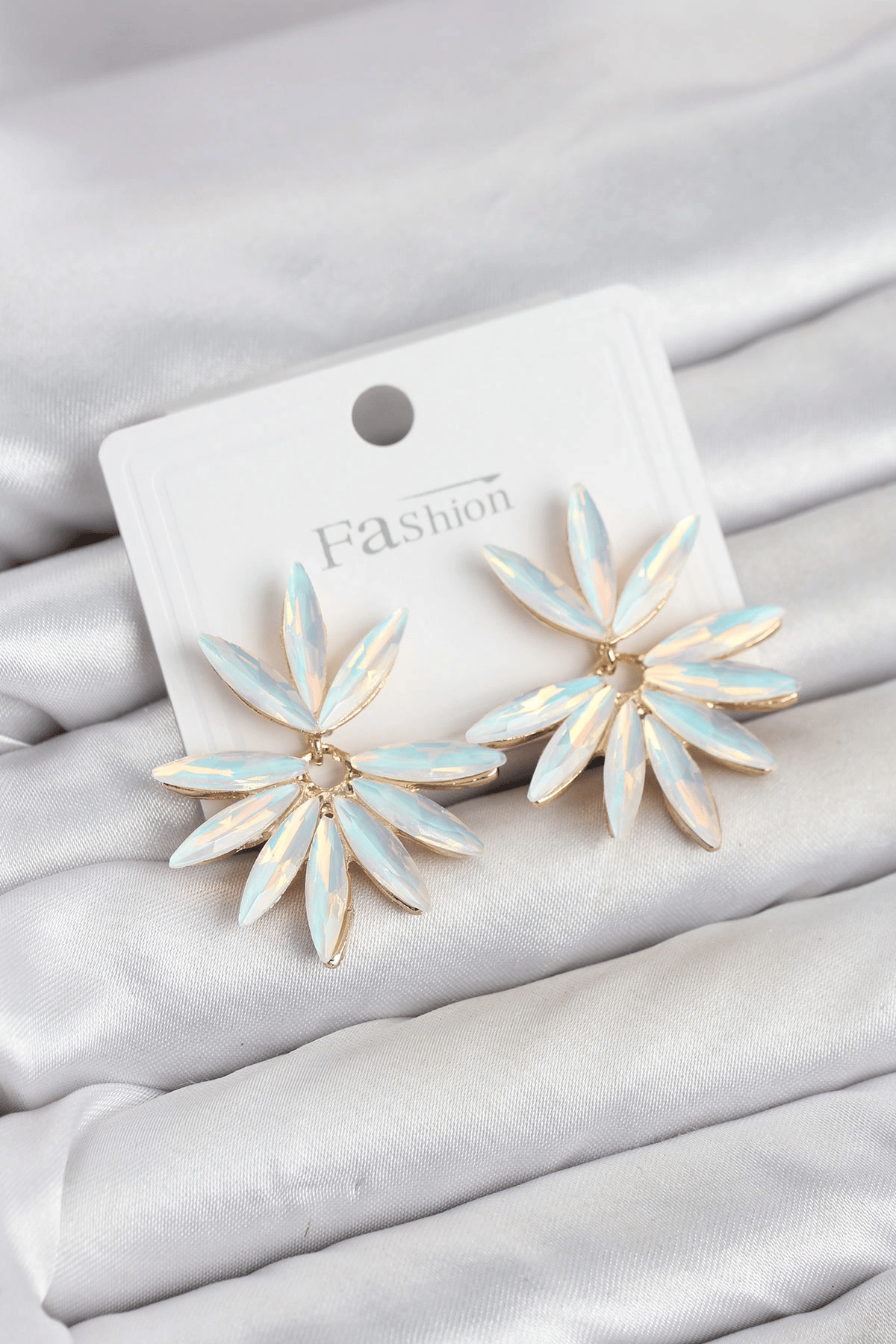 Beyaz Renk Kristal Taşlı Lotus Model Kadın Küpe