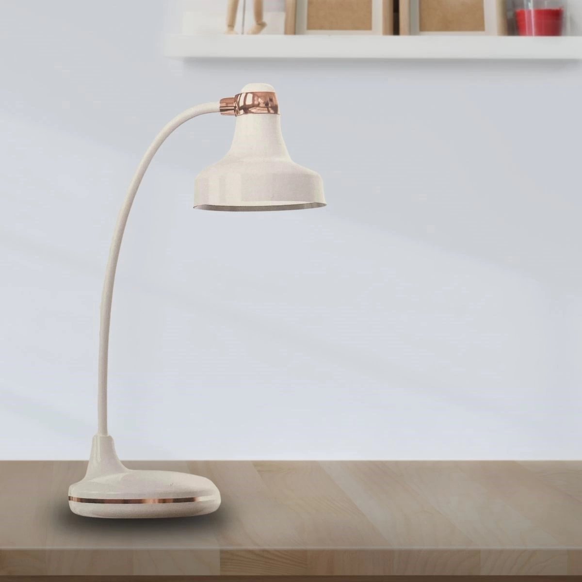 Dokunmatik 3 Farklı LED Işıklı Çalışma Masası Üstü Lamba
