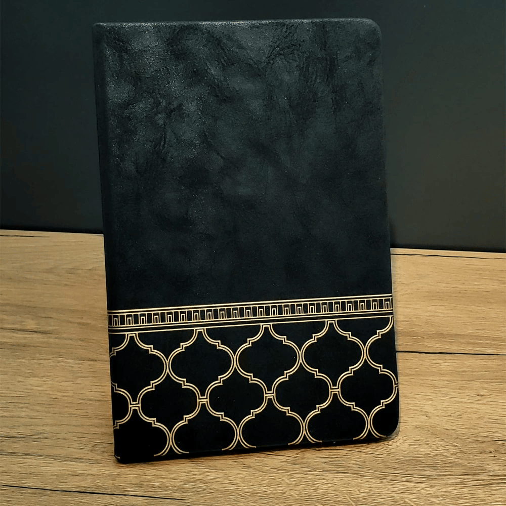 Gold İşlemeli Siyah Deri Defter