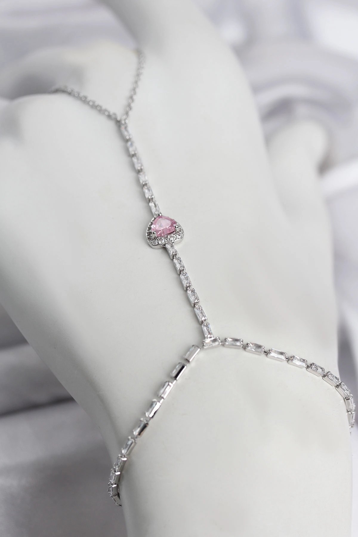 Gümüş Renk Pirinç Zirkon Taşlı Pembe Kalp Model Şahmeran
