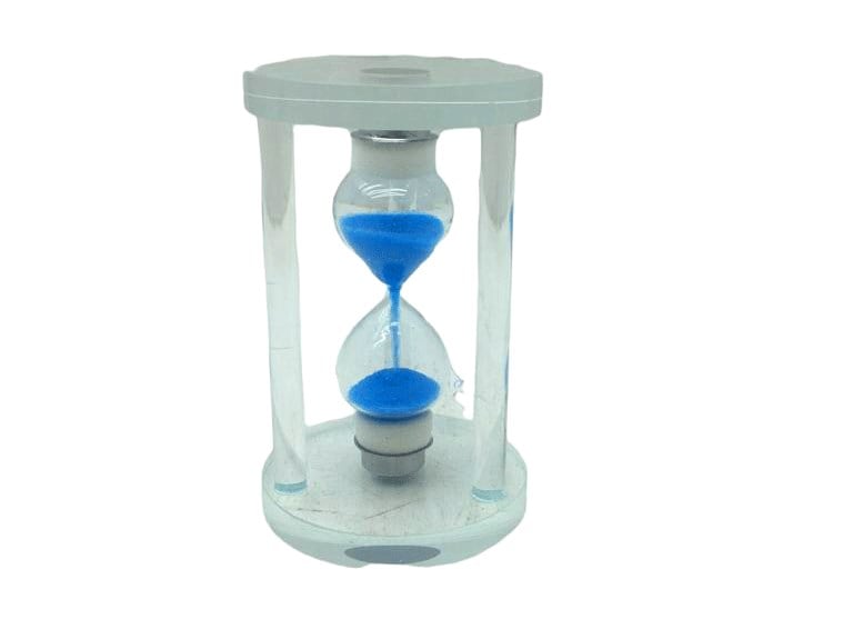 Küçük Cam Kum Saati Cam Standlı 5 Dakika Zamanlı = Çap: 5.8cm-yükseklik: 9.8cm Bx40
