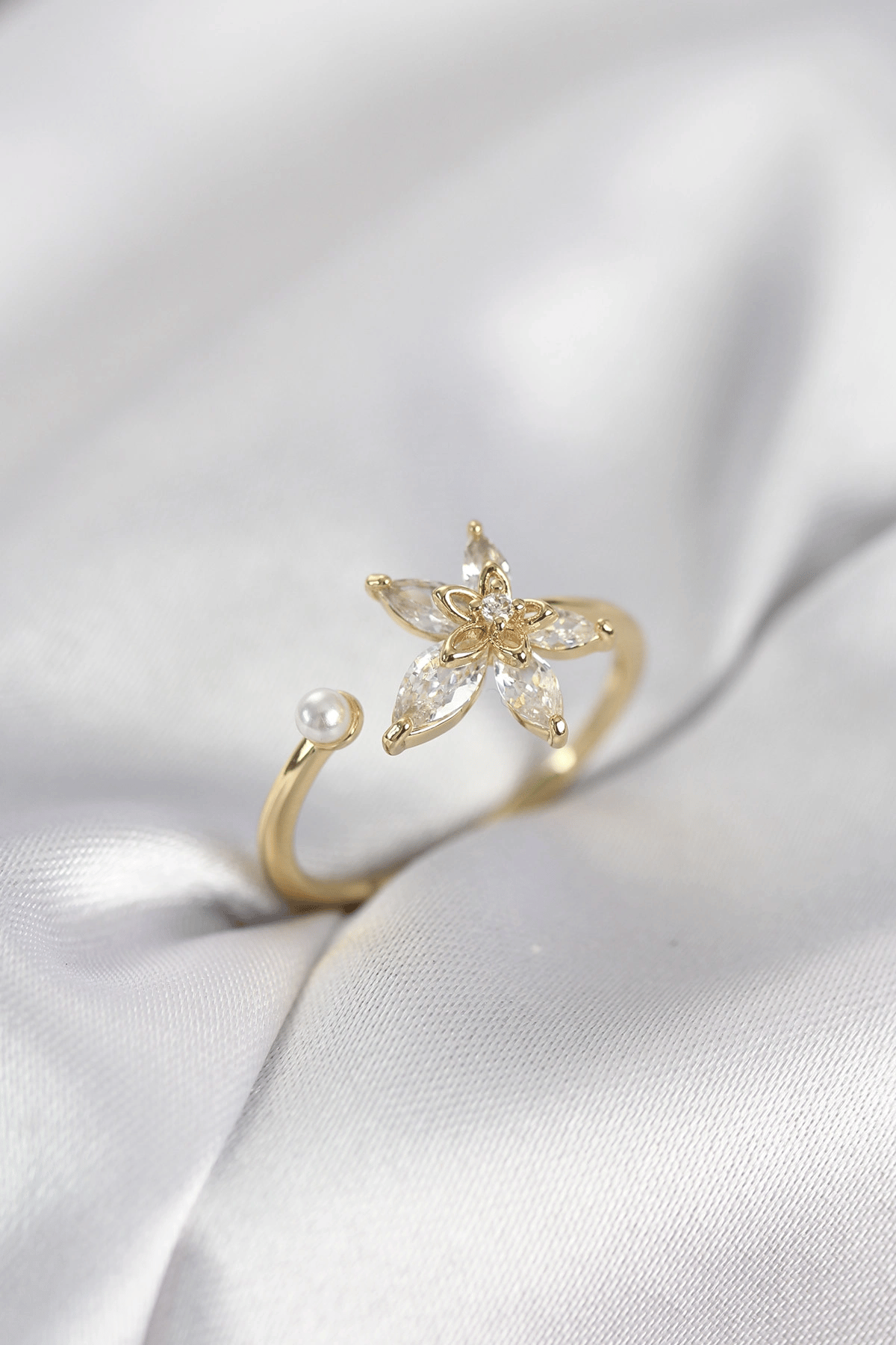 Lotus Model Zirkon Taşlı Gold Renk Kadın Yüzük