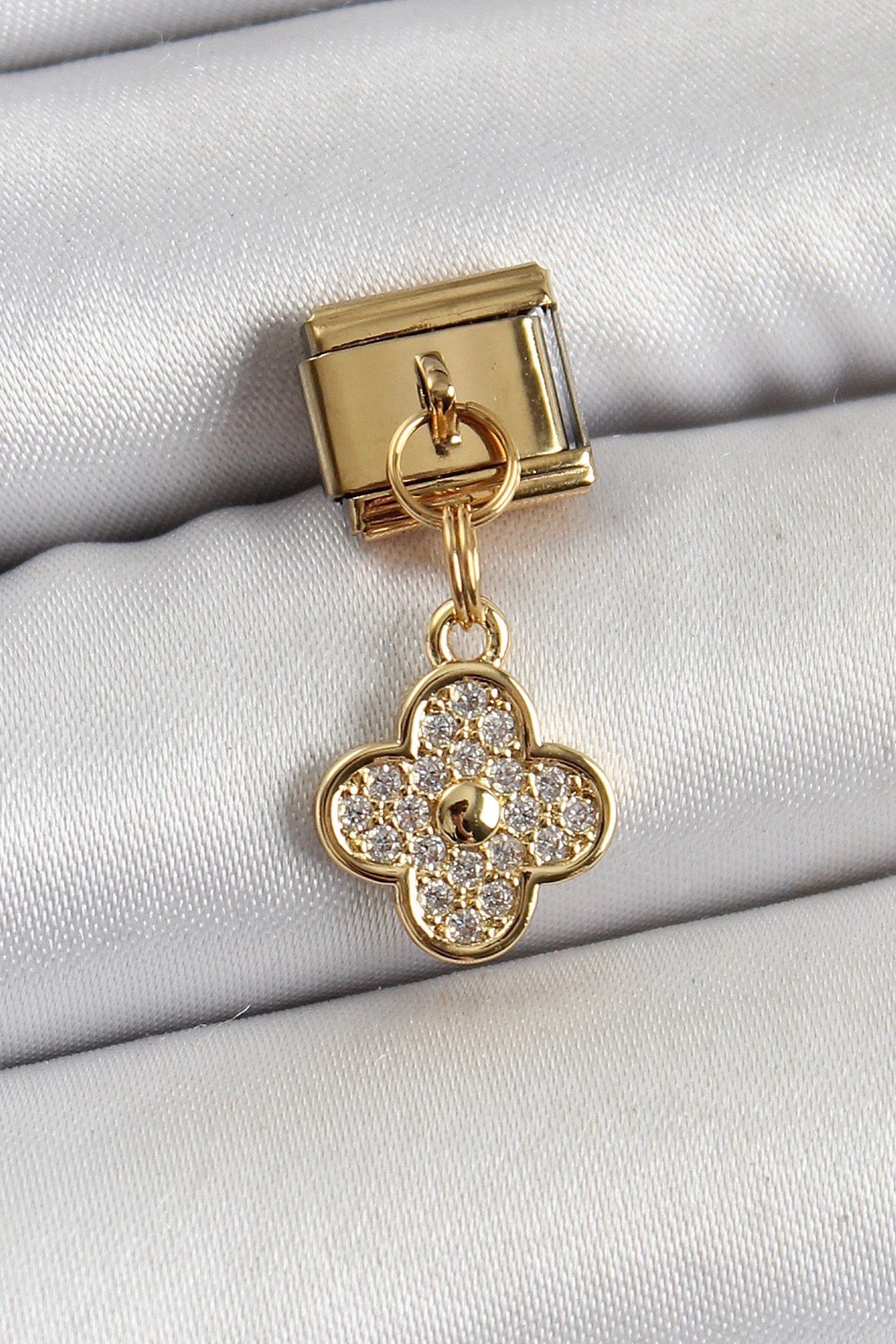 Mey İthalat® 316L Çelik Sallantılı Zirkon Taşlı Yonca Model Gold Renk Nomination Charm