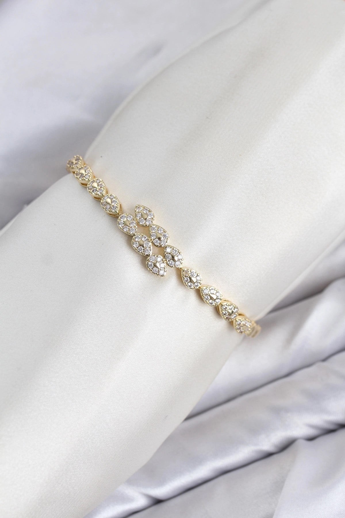 Mey İthalat® CM Damla Model Zirkon Taşlı VIP Seri Gold Renk Pirinç Kadın Bileklik