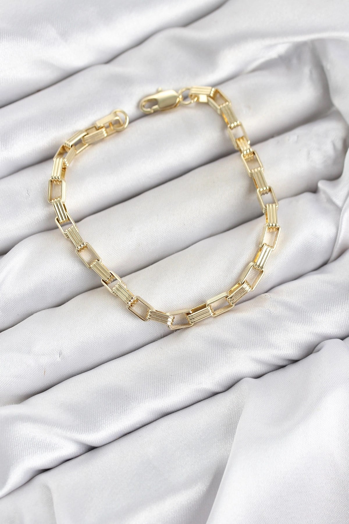 Mey İthalat® CM Kare Halka Model Gold Renk Pirinç Kadın Bileklik