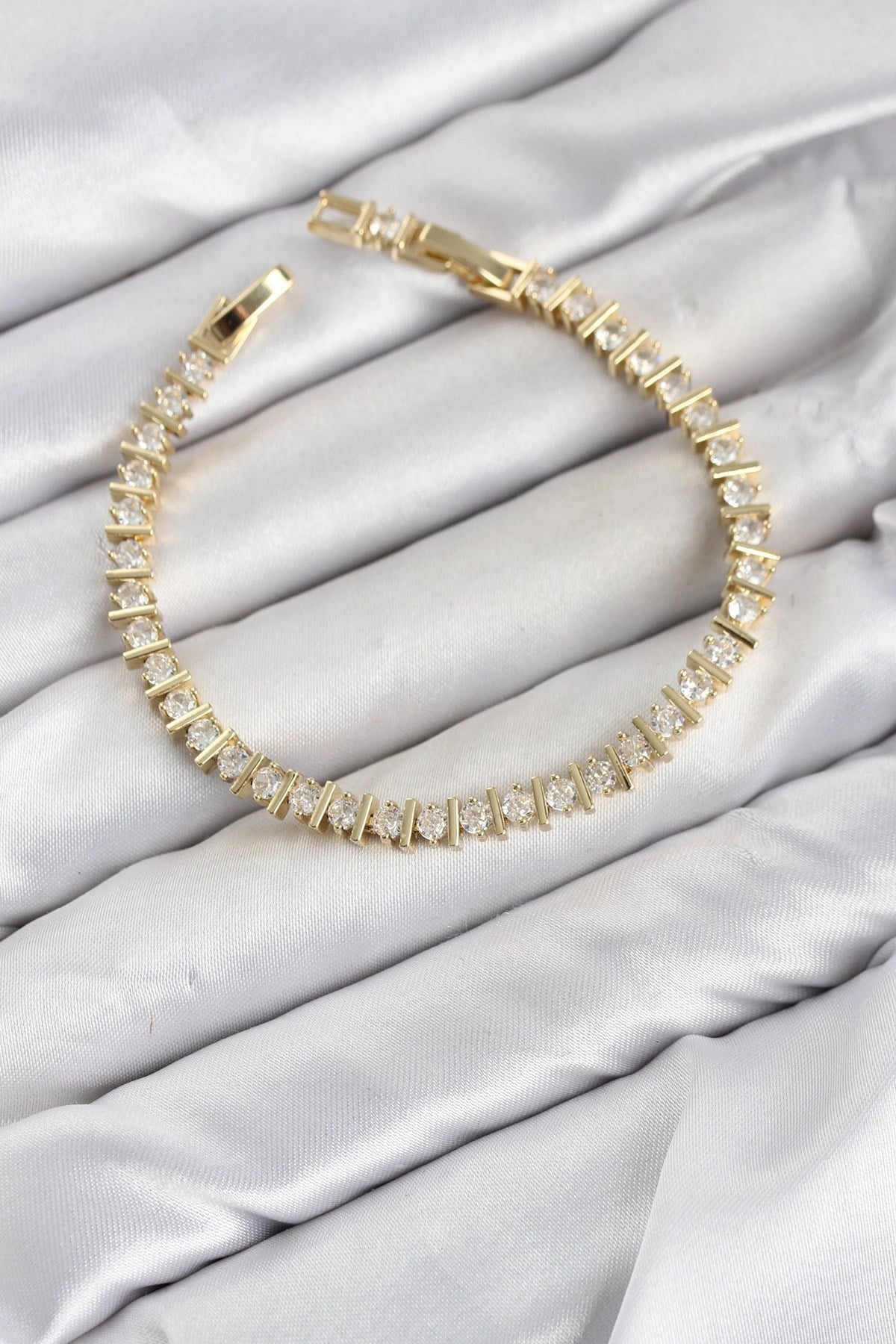 Mey İthalat® CM Şerit Model Zirkon Taşlı VIP Seri Gold Renk Pirinç Kadın Bileklik