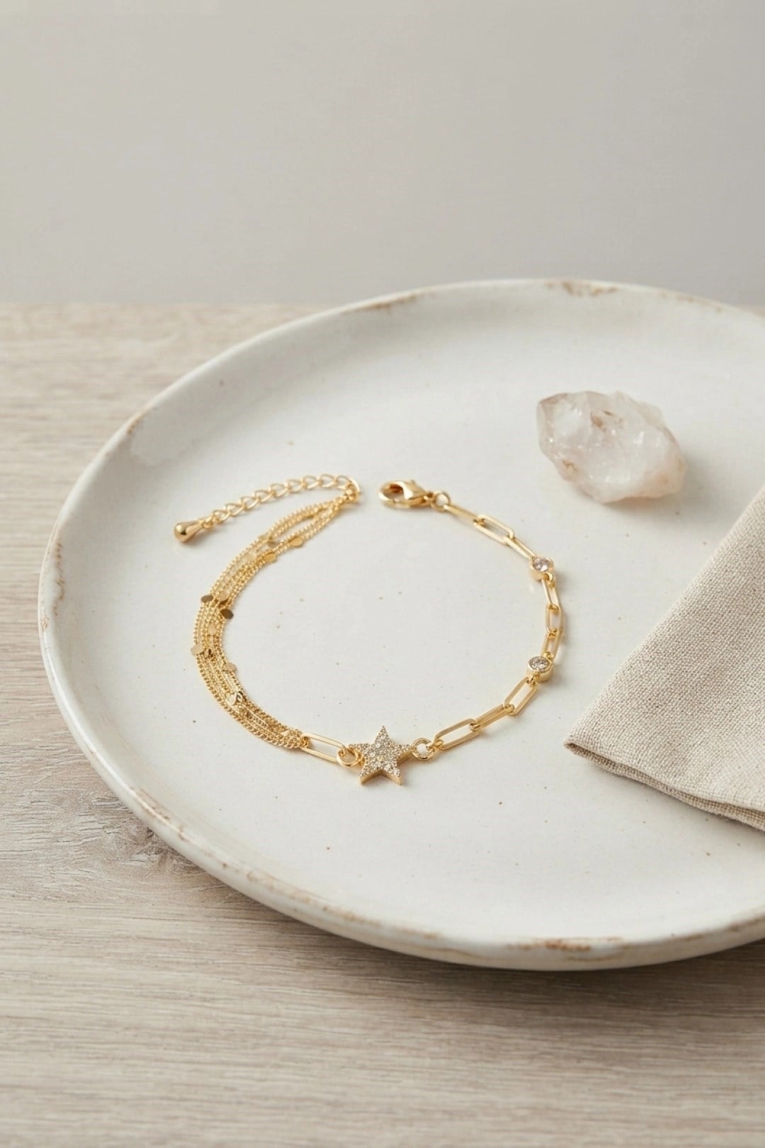 Mey İthalat® Gold Renk Pirinç Ataç ve Puntalı Zincirli Yıldız Model Kadın Bileklik