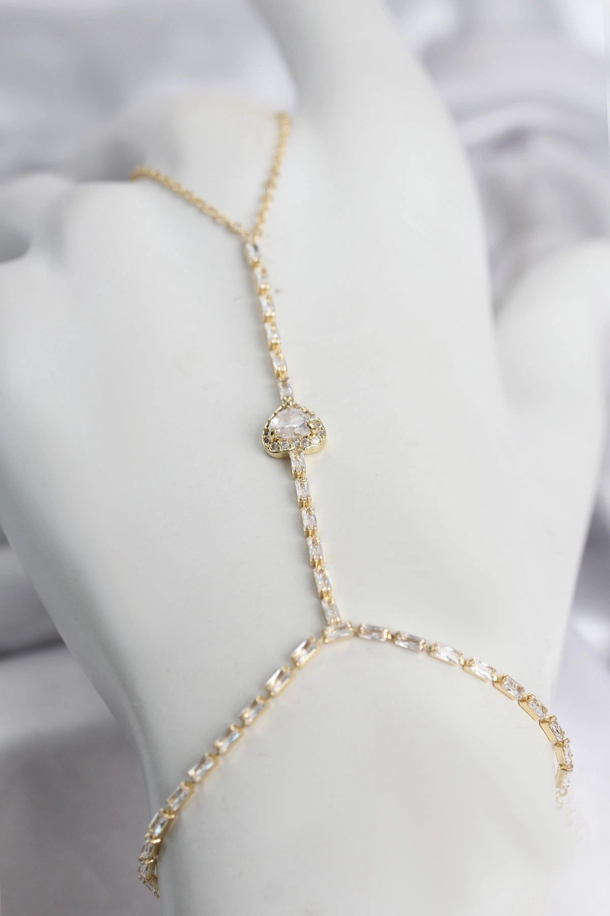 Mey İthalat® Gold Renk Pirinç Zirkon Taşlı Kalp Model Şahmeran