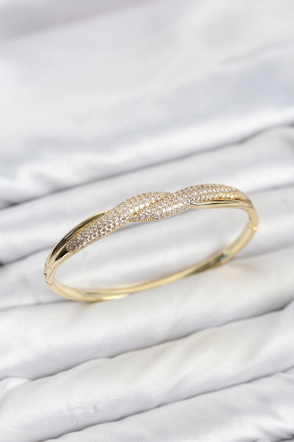 Mey İthalat® Gold Renk Zirkon Taşlı Sarmal Model Kadın Kelepçe Bileklik