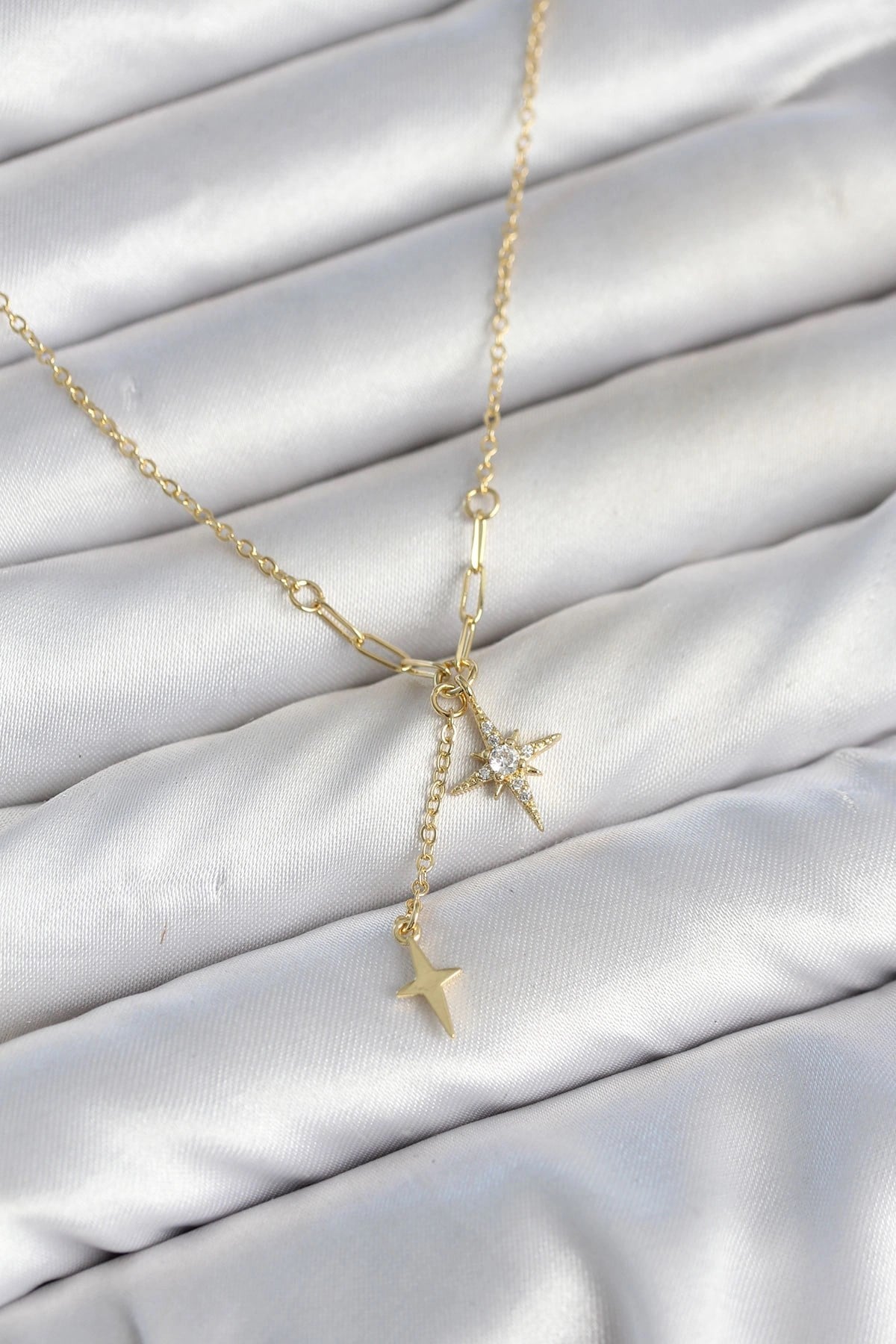 Mey İthalat® Pirinç Gold Renk Zirkon Taşlı Minimal Sallantılı Kutup Yıldızı Model Kadın Kolye