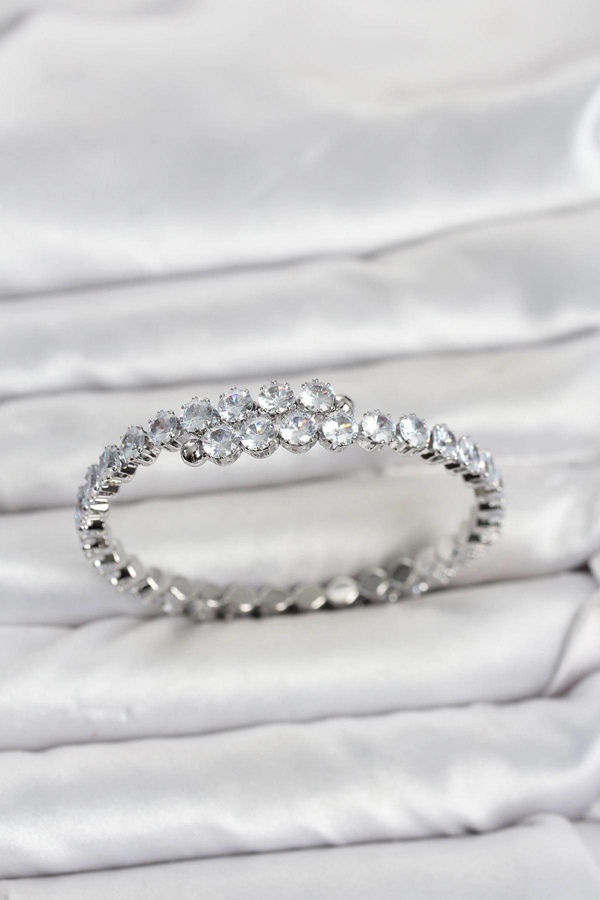 Mey İthalat® Pirinç Gümüş Renk Sıralı Zirkon Taşlı Kadın Bileklik