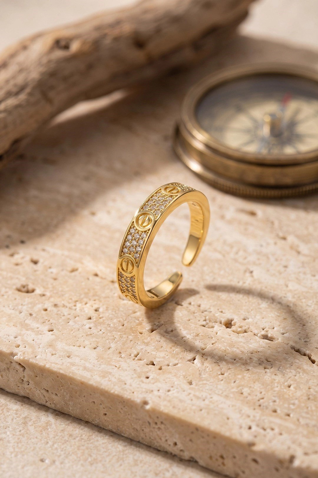 Mey İthalat® Vida ve Zirkon Taş Detaylı Gold Çelik Yüzük
