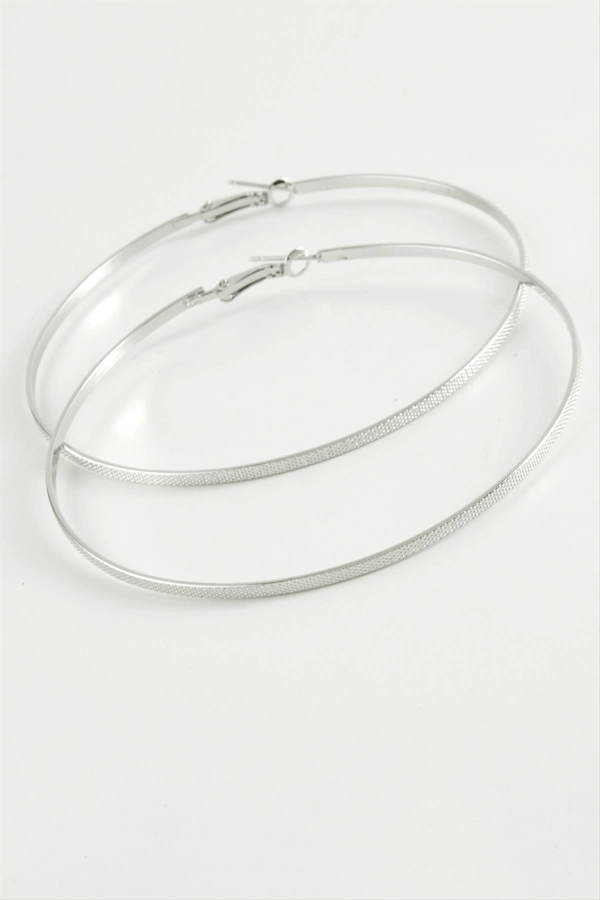 Noktalı Metal Halka Küpe 8-10 cm