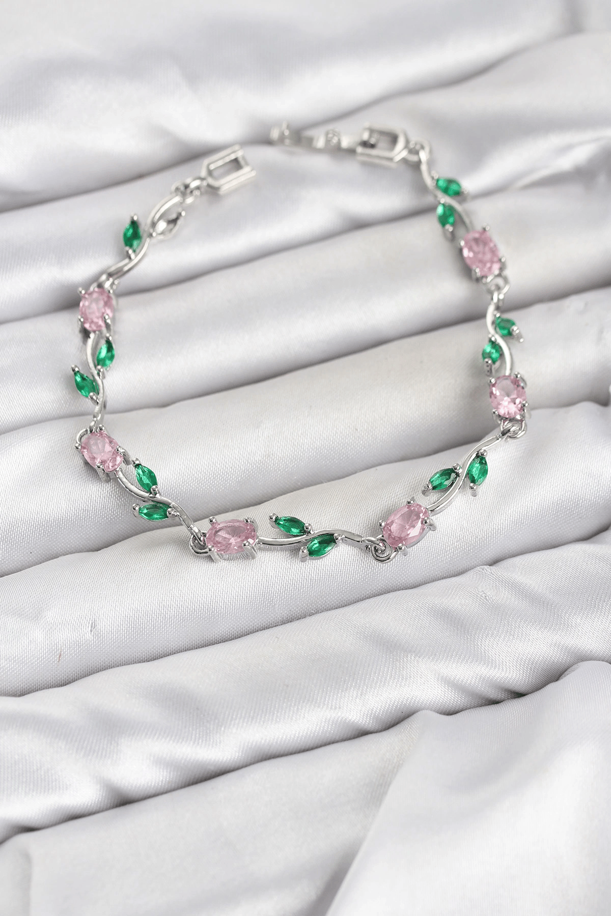 Pirinç Gümüş Renk Pembe Zirkon Taşlı Çiçek Model Kadın Bileklik