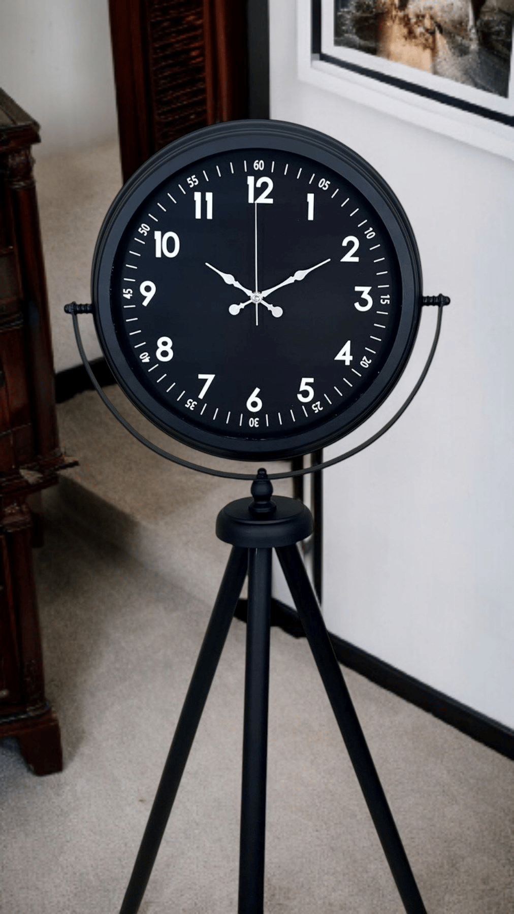 Royal Black Tripod Ayaklı Modern Tasarım Saat