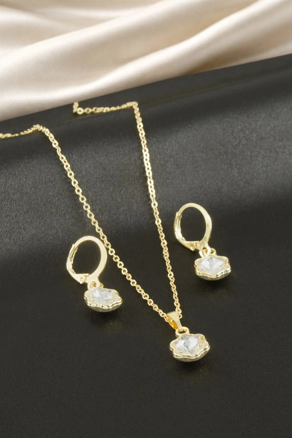 Yıldız Taşlı Set Kolye