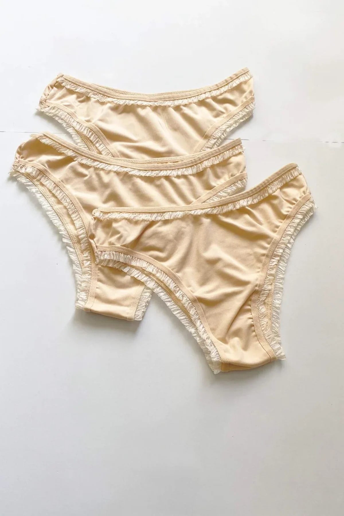 3 Adet Kadın Mikro Bikini Külot İnce Lastik FırFır Kenarlı Yumuşak Doku İç Giyim Ten