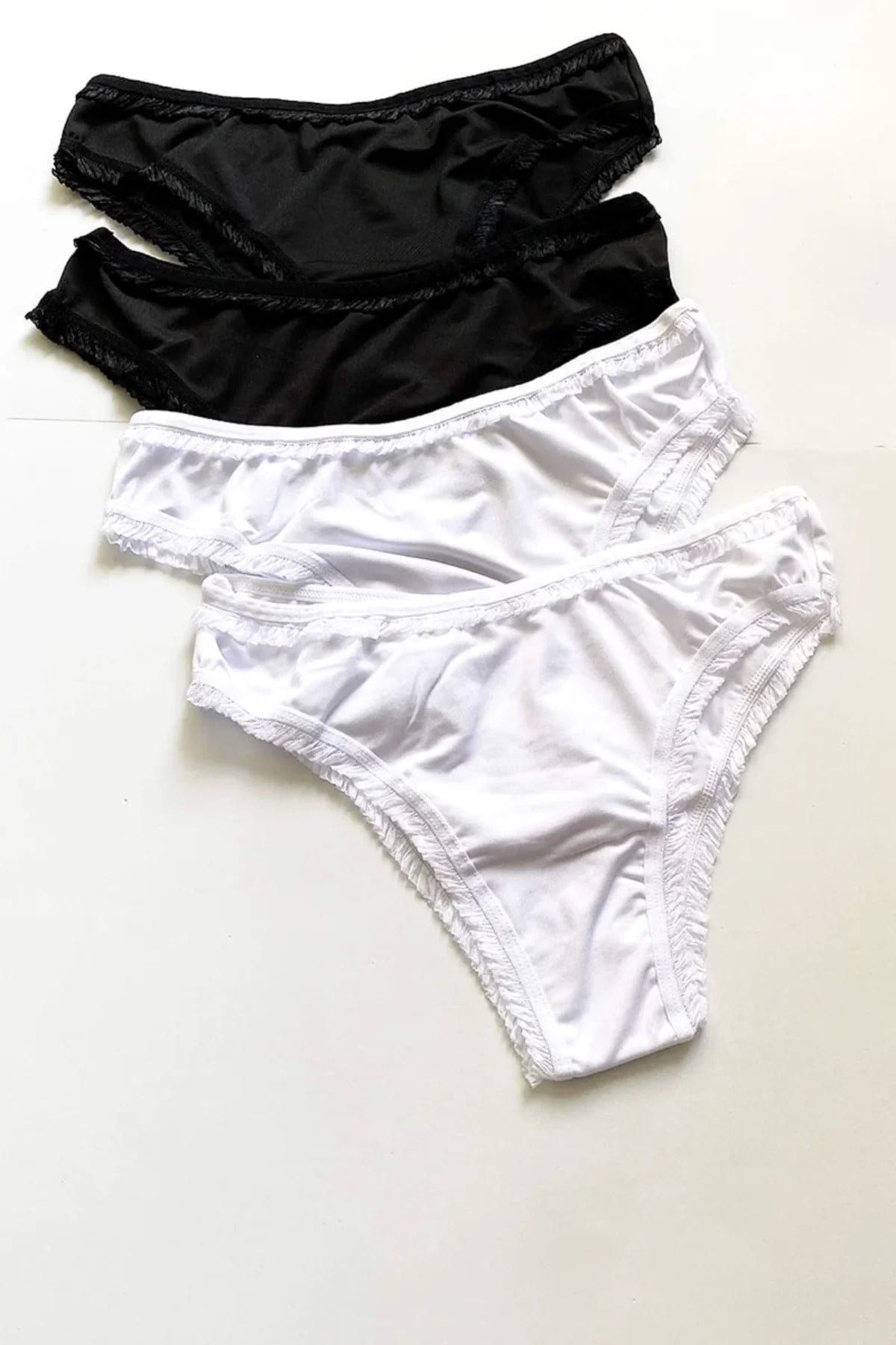 4 Adet Kadın Mikro Bikini Külot İnce Lastik FırFır Kenarlı Yumuşak Doku İç Giyim Siyah Beyaz