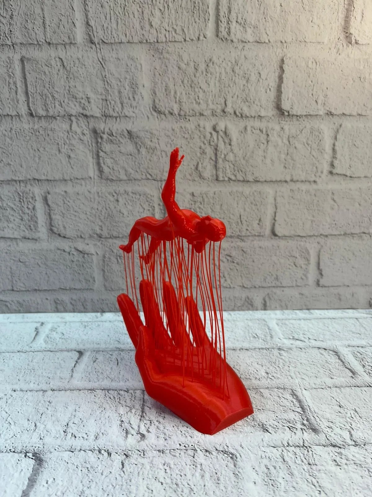 El Formlu İnsan Figürü Kırmızı Modern Dekoratif Biblo Soyut Tasarım 12x18 cm