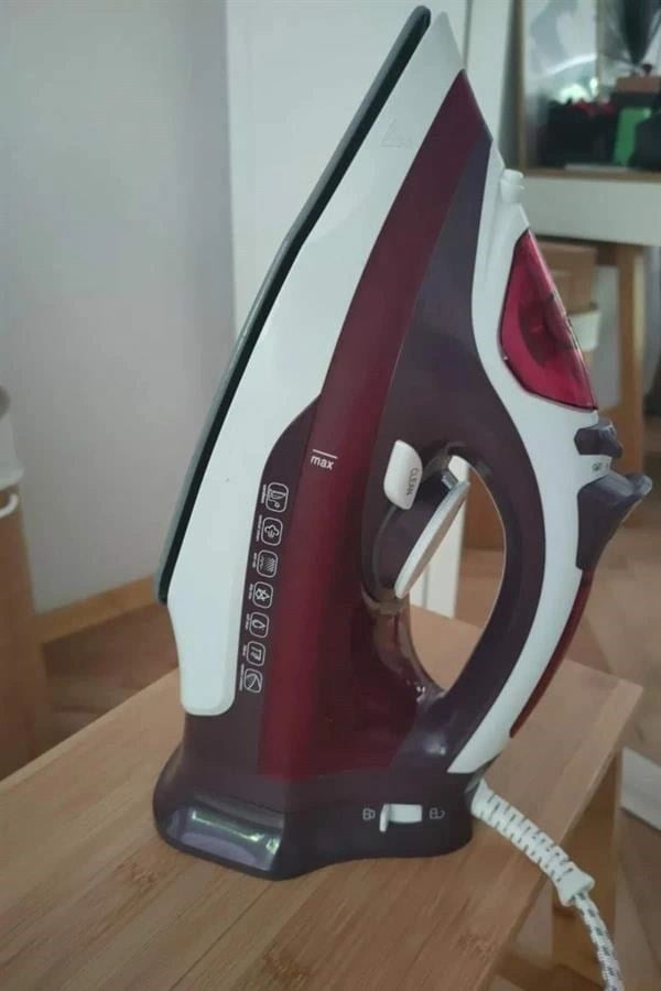 Modern Tasarım 2200w Dayanıklı Buharlı Seramik Kaplama Ütü Yeni Nesil