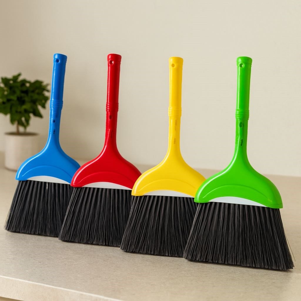 Plastik Saplı Süpürge (Renkli)