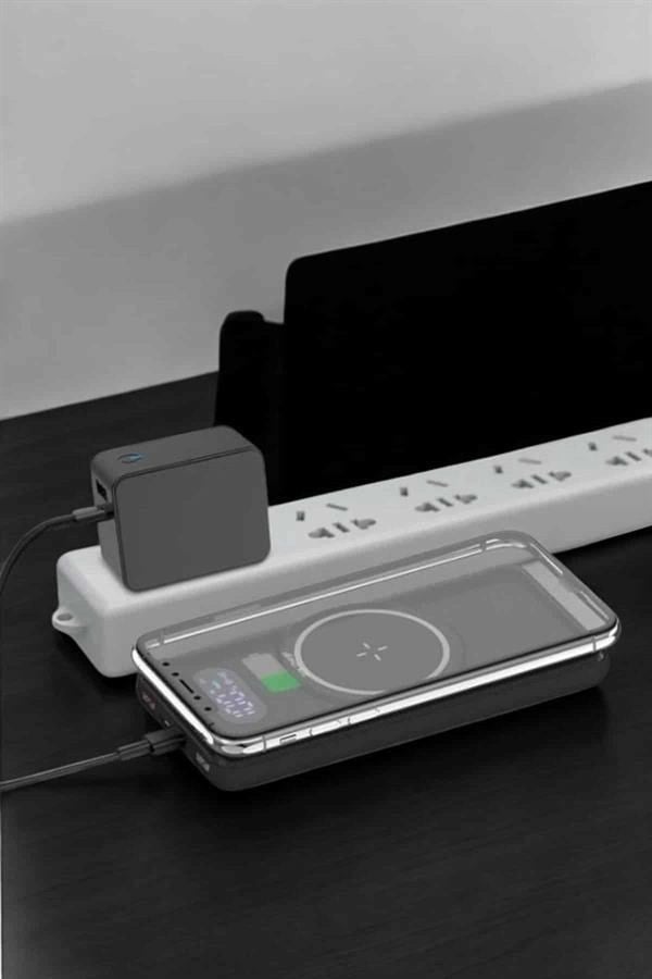 Powerbank Taşınabilir 10.000 Mah Hızlı Şarj Dijital Göstergeli