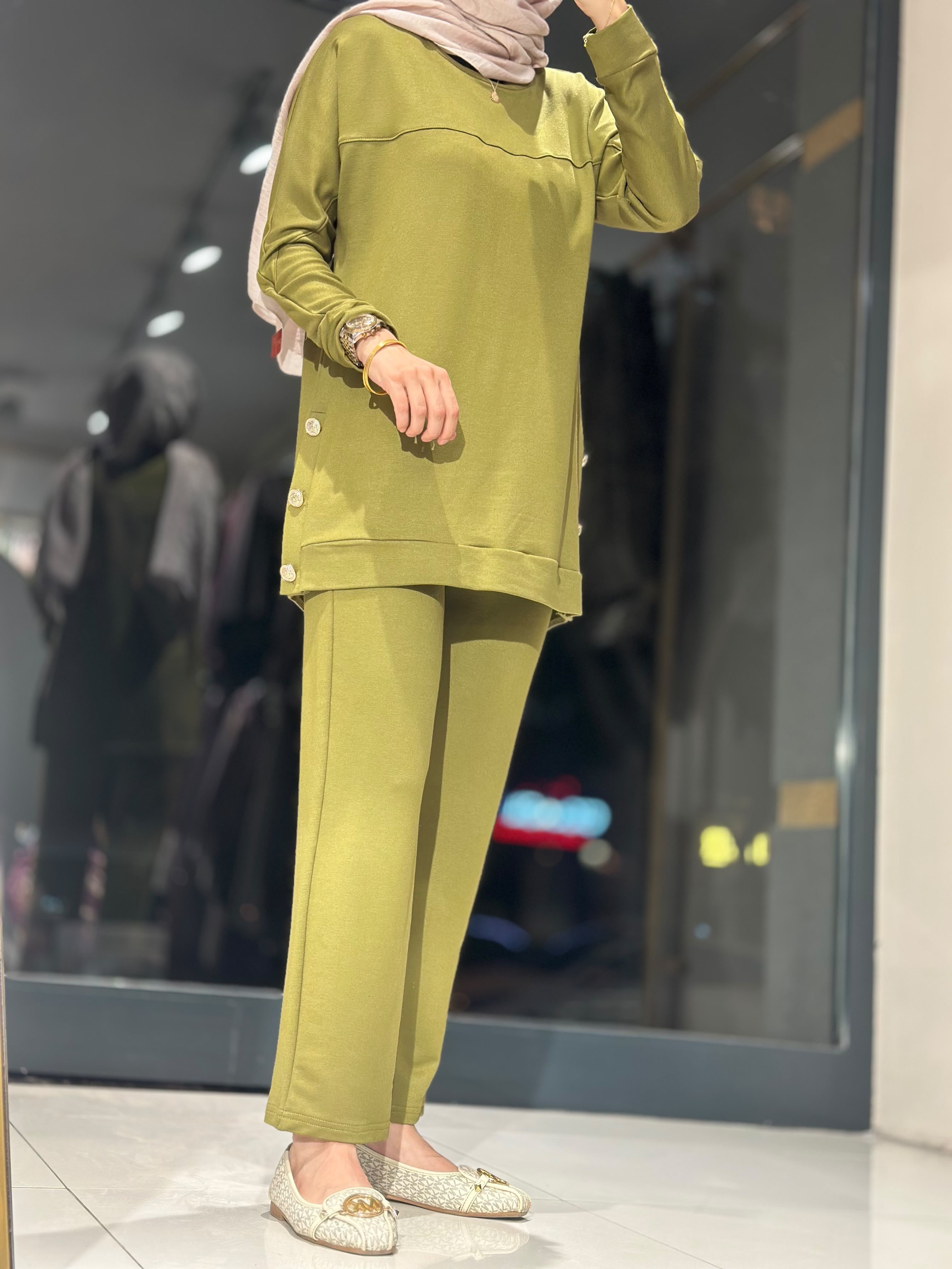 T124 GOLD DÜĞME DETAY SPOR TAKIM