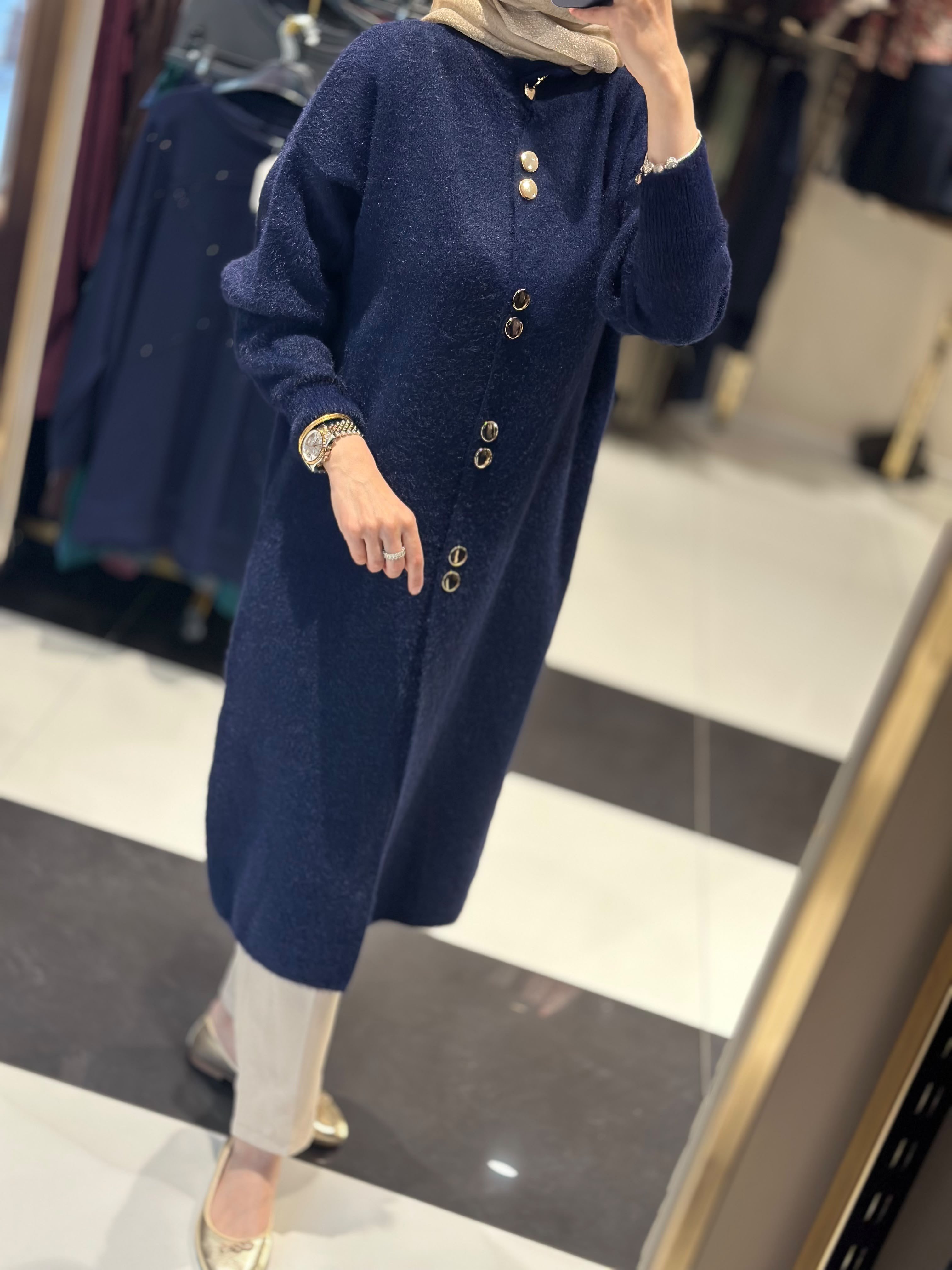 T134 ANGORA HIRKA