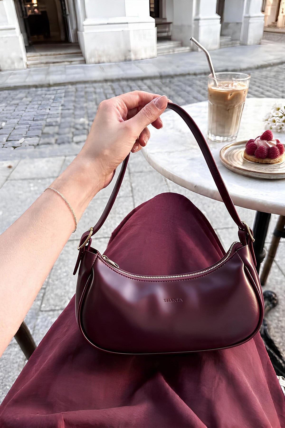Bordo D70 Gold Toka Detaylı Fermuarlı Geniş İç Hacimli Minimal Kadın Baget El ve Omuz Omuz Çantası