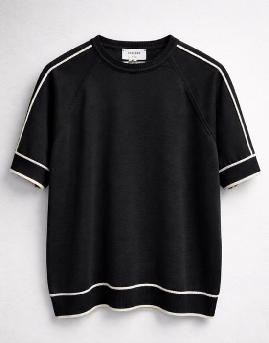 Bisiklet Yaka Siyah Triko Kumaş Detaylı Tshirt