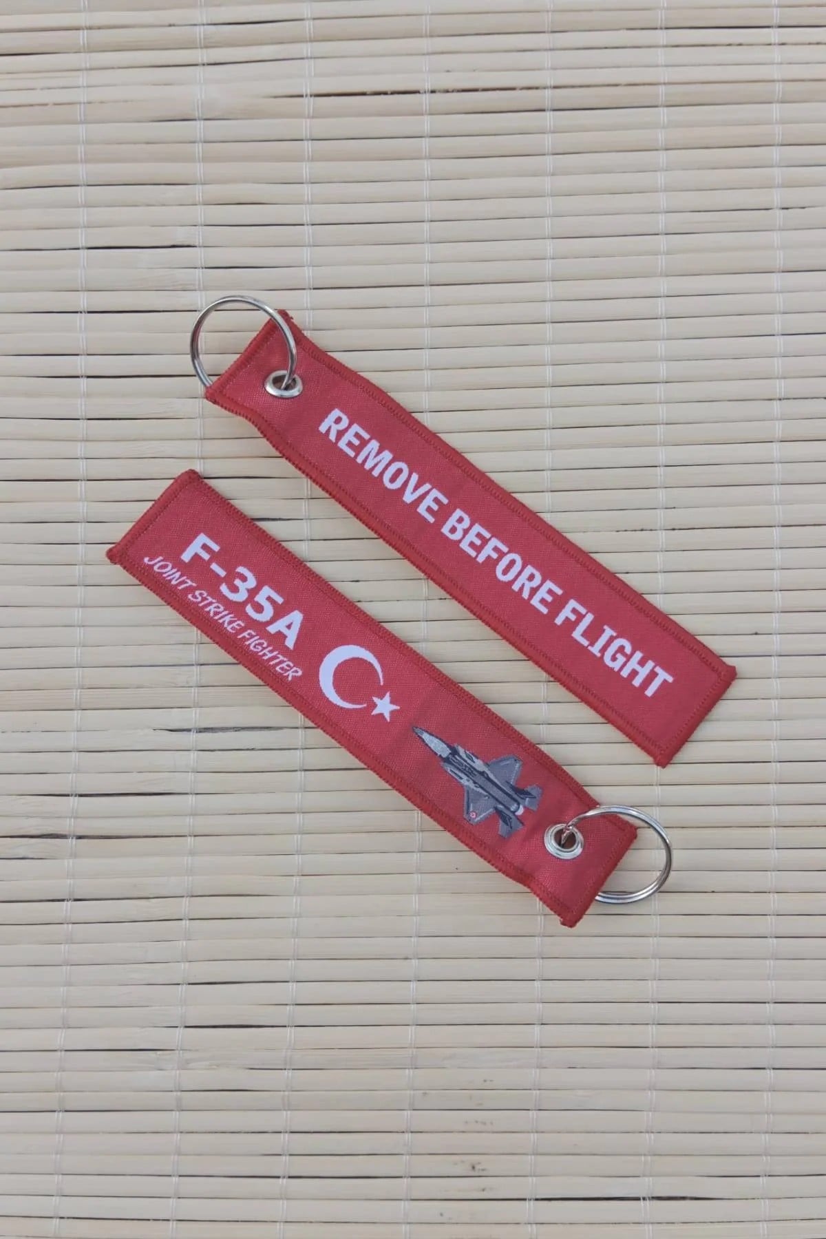 2 Adet F-35a Remove Before Flight Joint Strike Fighter Yazili Kirmizi Beyaz Nakis İslemeli Bez Anahtarlik