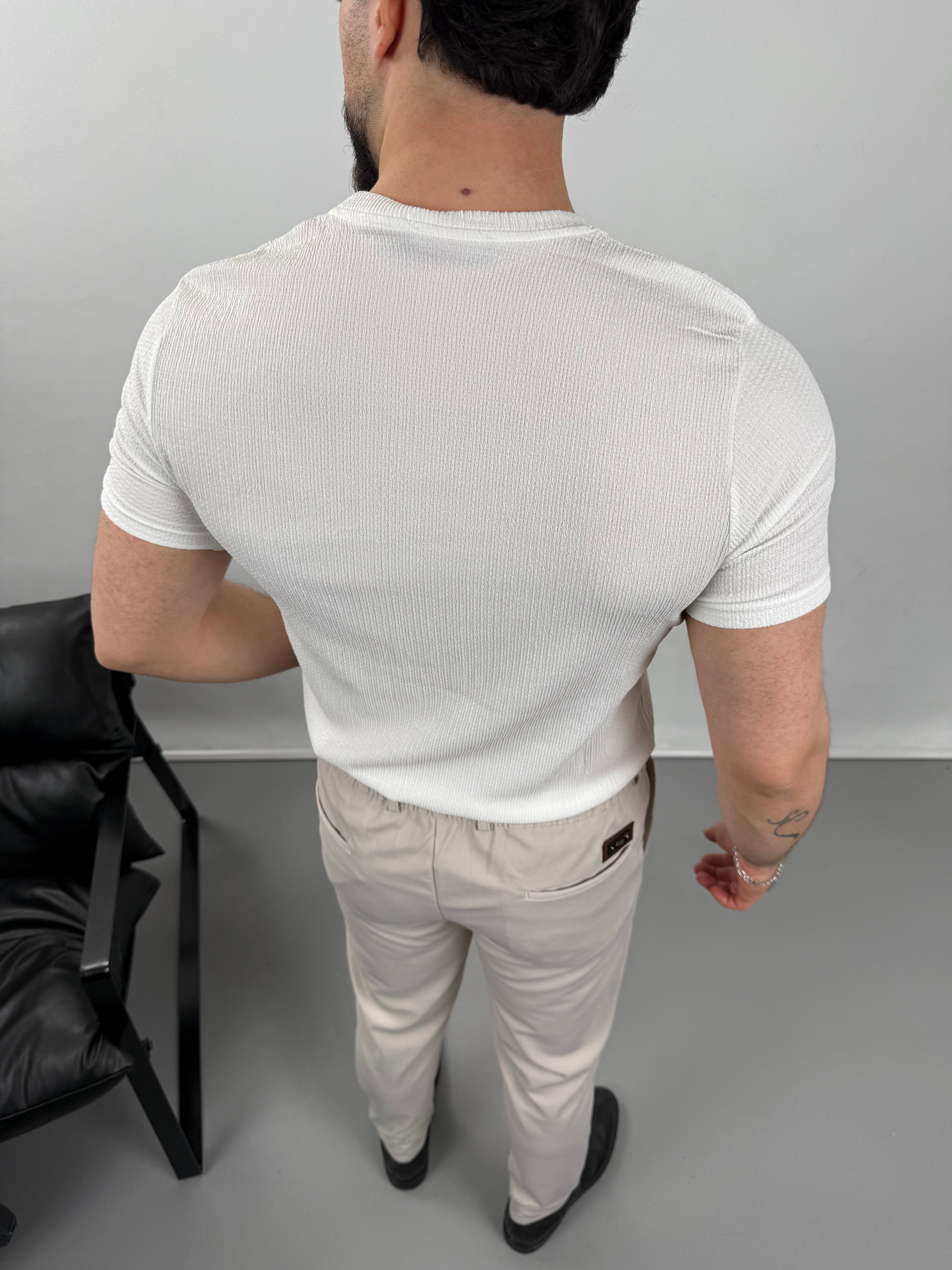İNDİRİMLİ REGULAR KESİM BASİC TİŞÖRT
