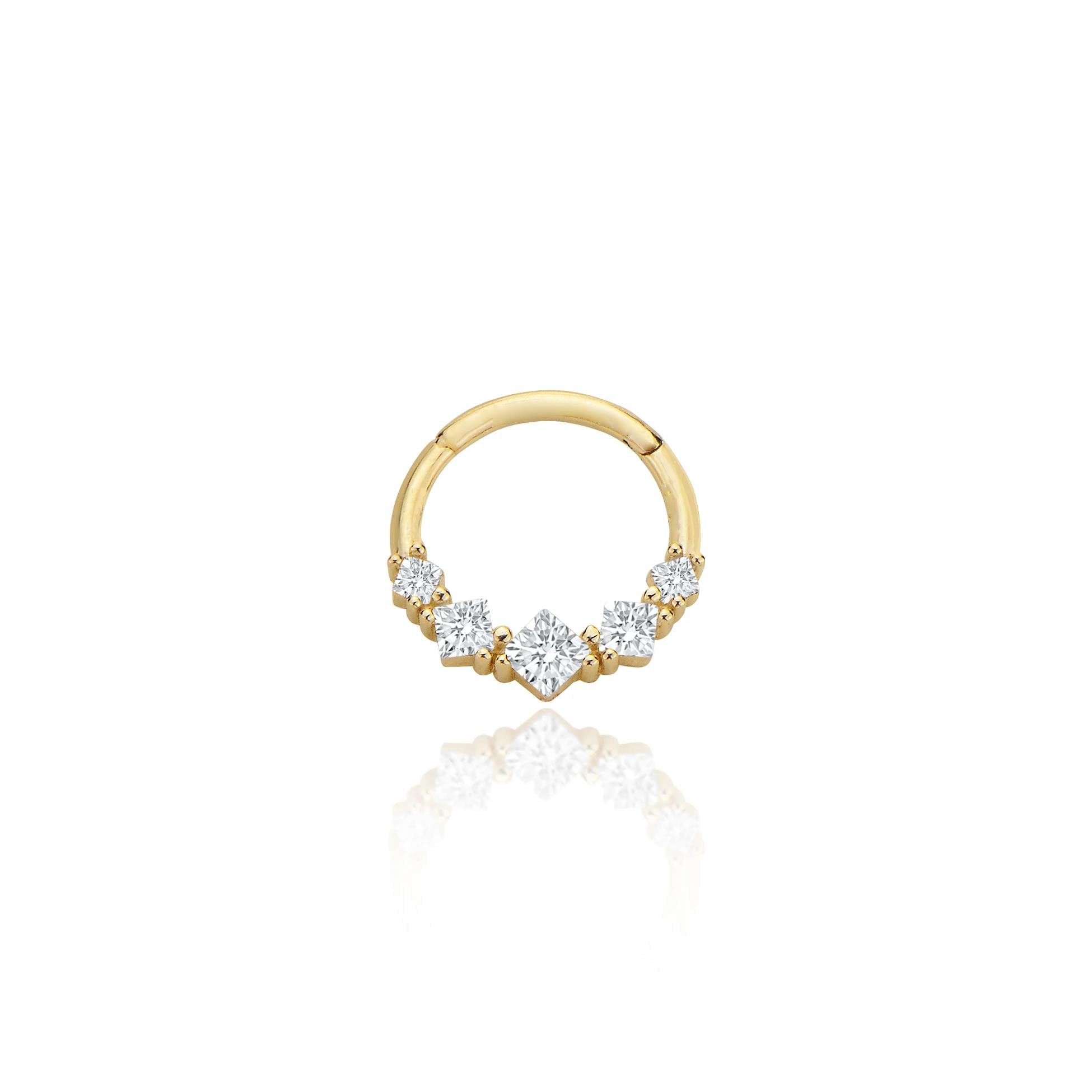 Modern taşlı halka helix piercing