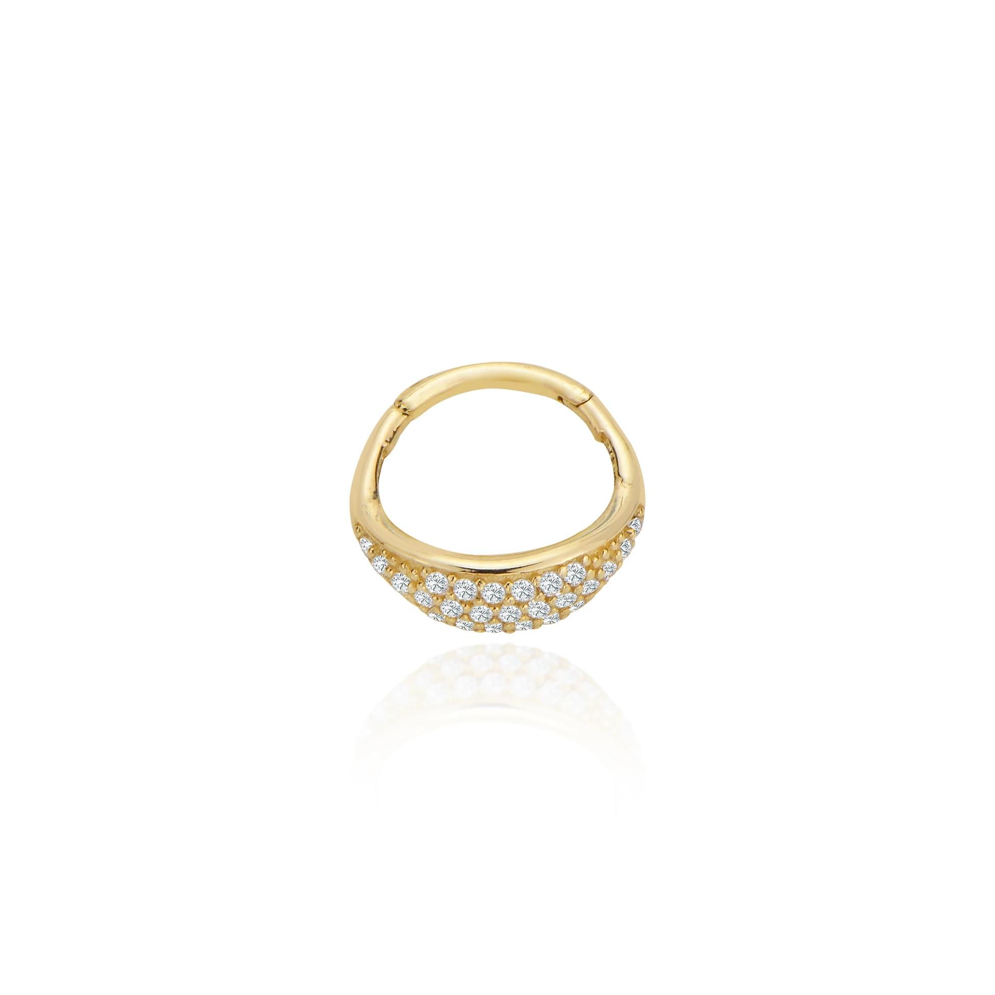 Tasarım taşlı helix piercing