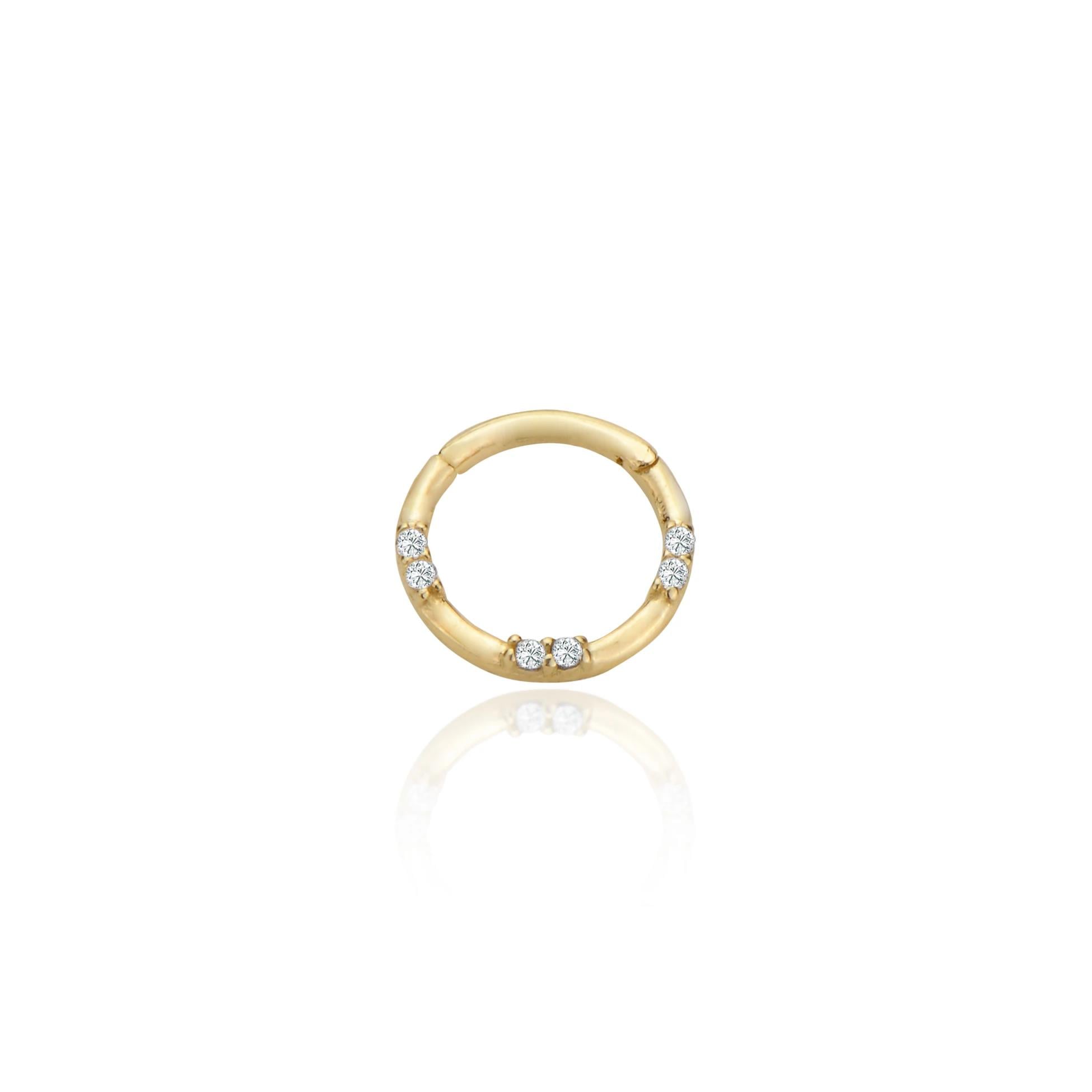 Taşlı halka helix piercing