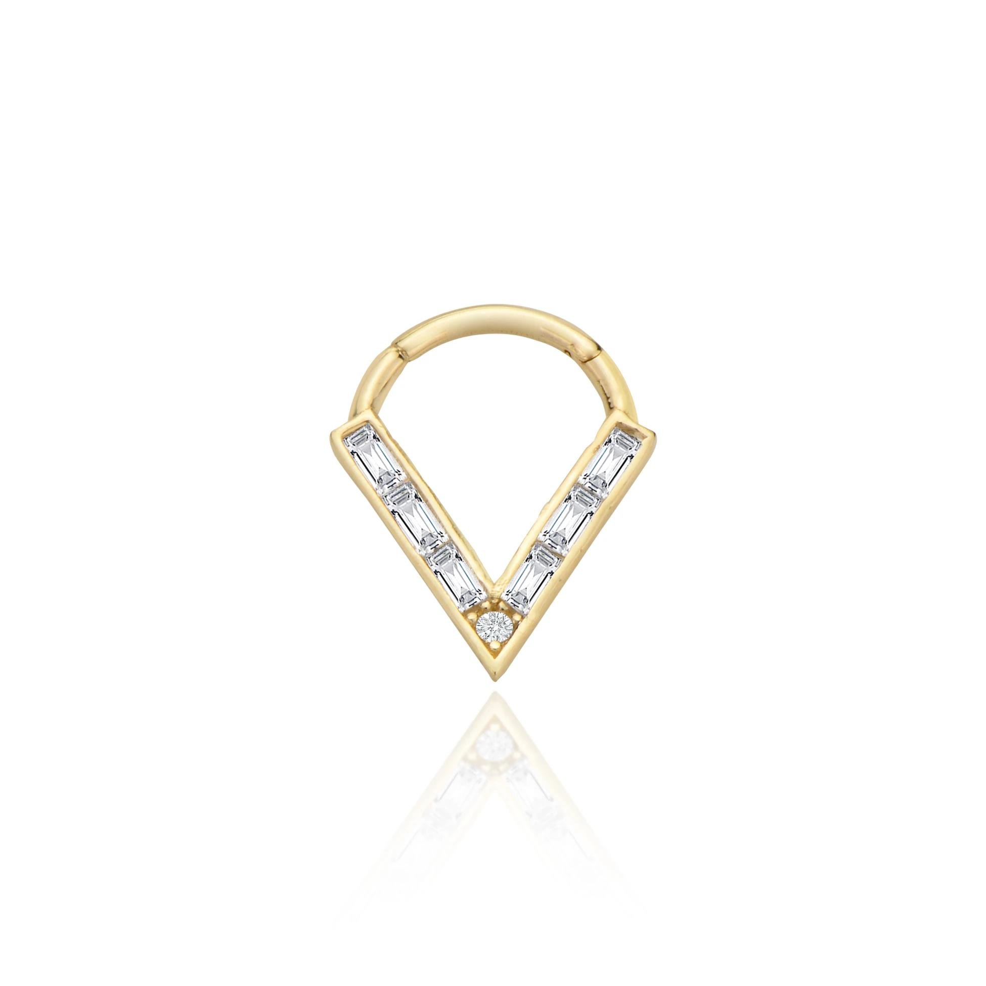 Üçgen baget taşlı helix piercing