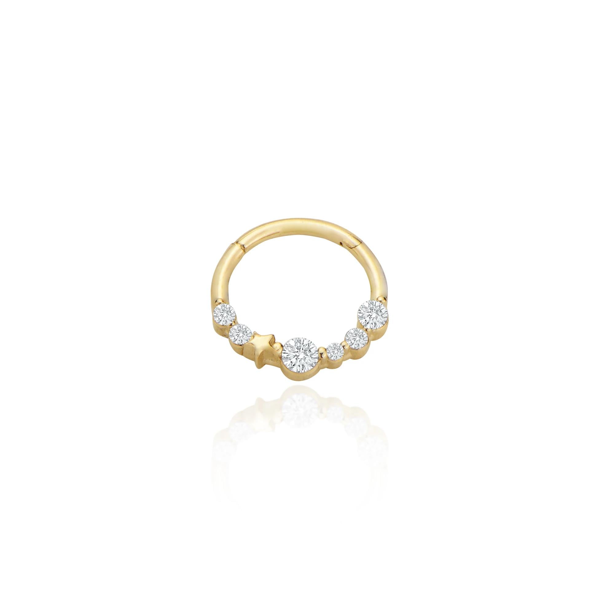 Yıldız taşlı helix piercing