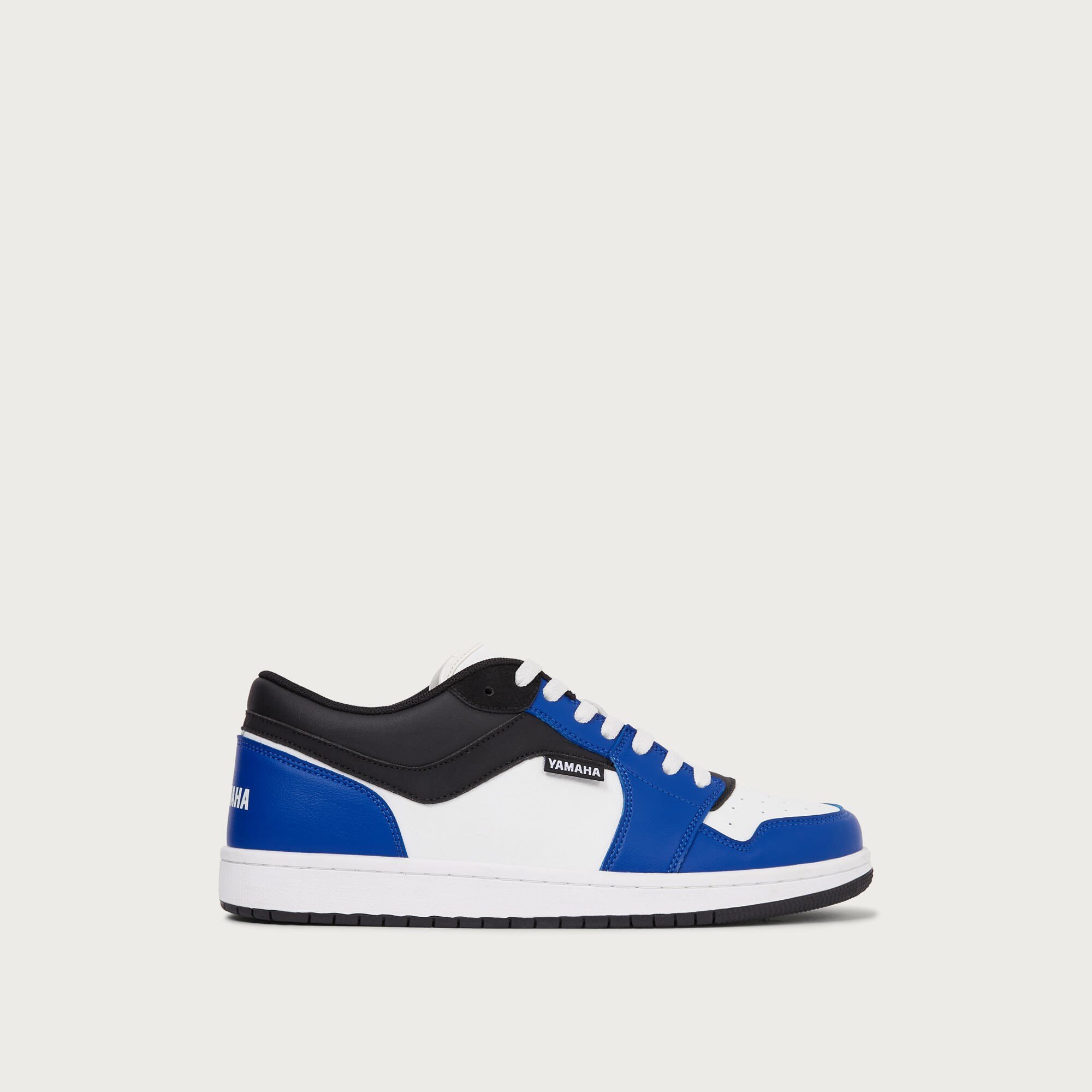 26 PB SNEAKERS                