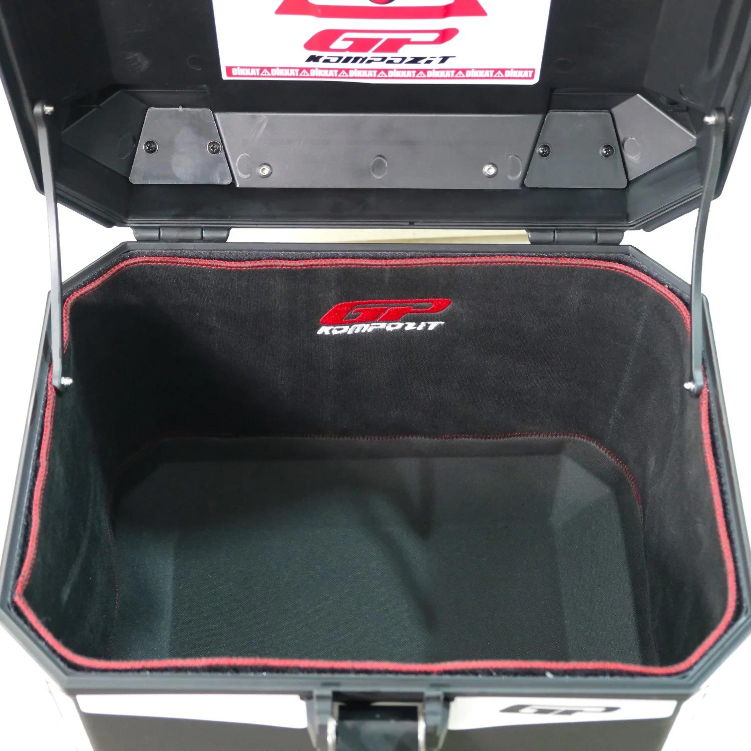 GP KOMPOZİT UNİVERSAL 33 LT PLASTİK MOTOSİKLET ÇANTASI SİYAH