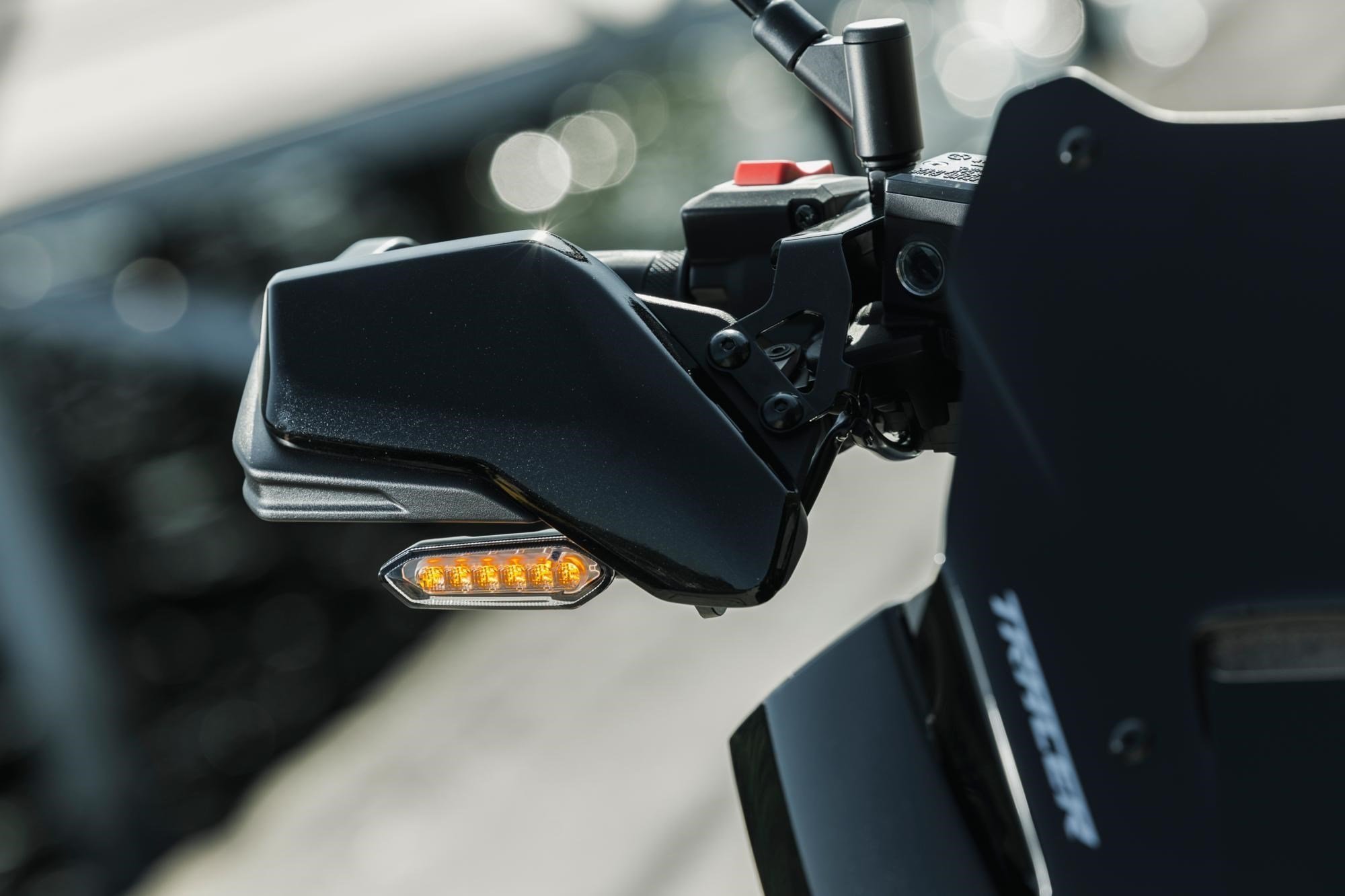 MT-25 SIRALI LED FLAŞÖR ARKA TAKIM 220 MM (2022-2025 MODEL YILLARI)