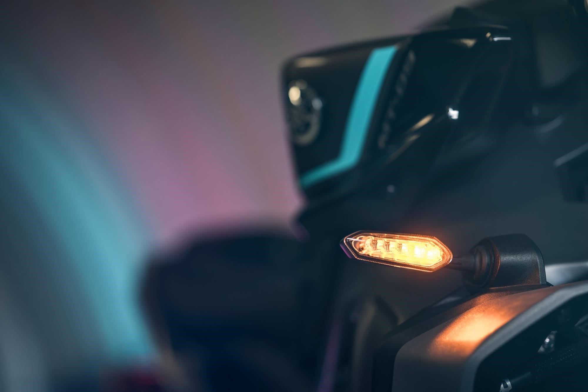 MT-25 SIRALI LED FLAŞÖR ÖN TAKIM 220 MM (2022-2025 MODEL YILLARI)