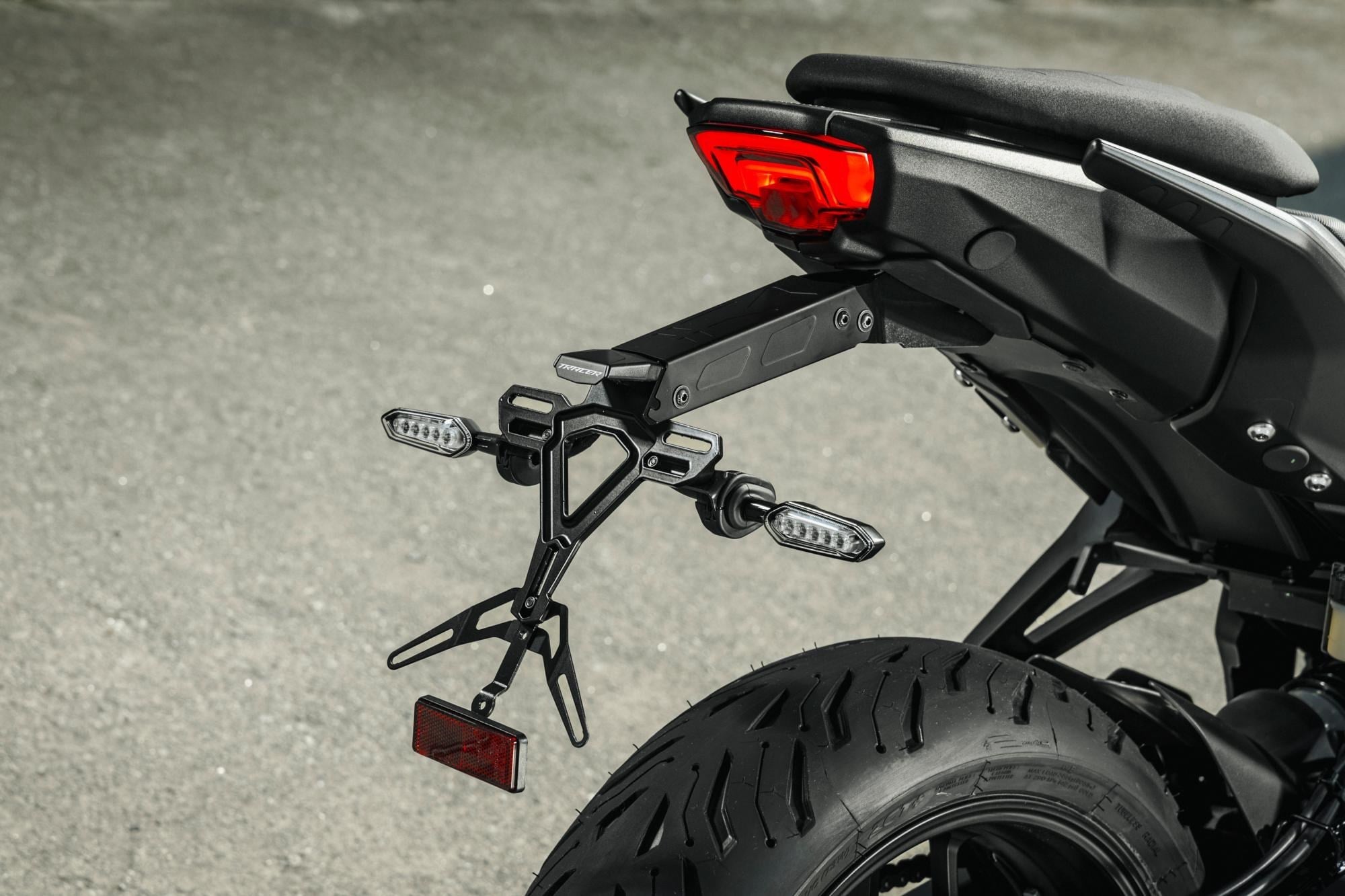 TRACER 7 PLAKA TUTUCU (2025 MODEL YILI)