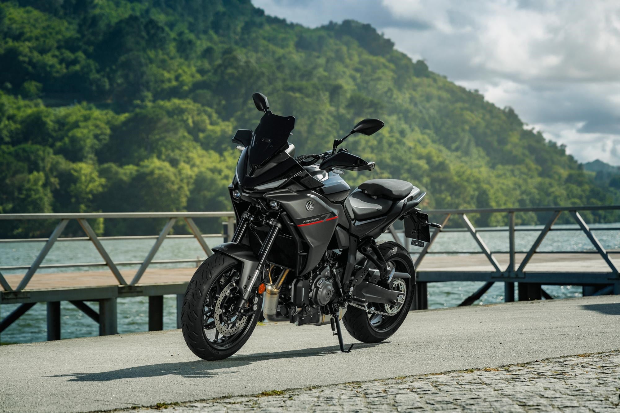 TRACER 7 SPOR ÖN CAM (2025 MODEL YILI)