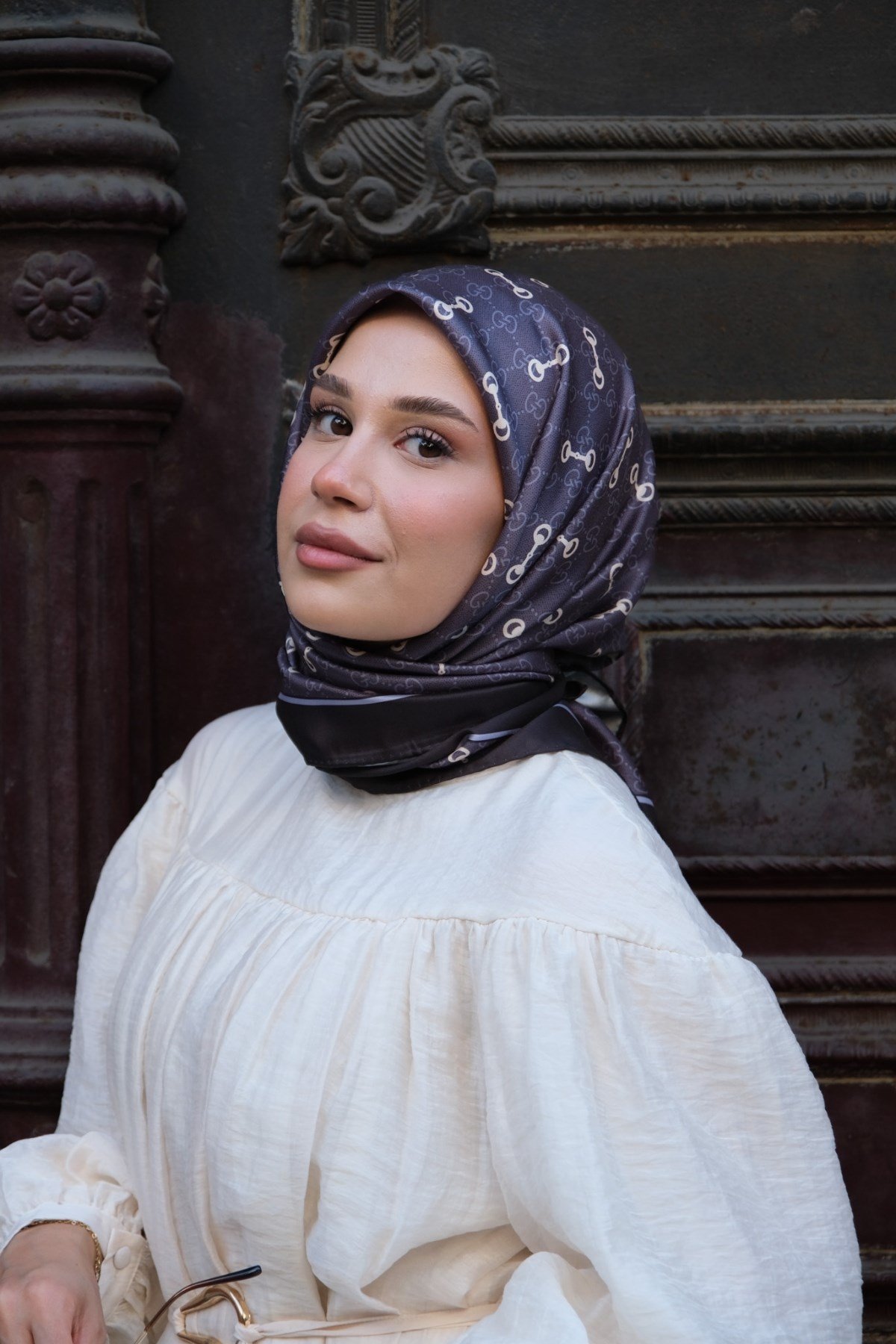 Kelepçe Desen Twill Eşarp-Siyah
