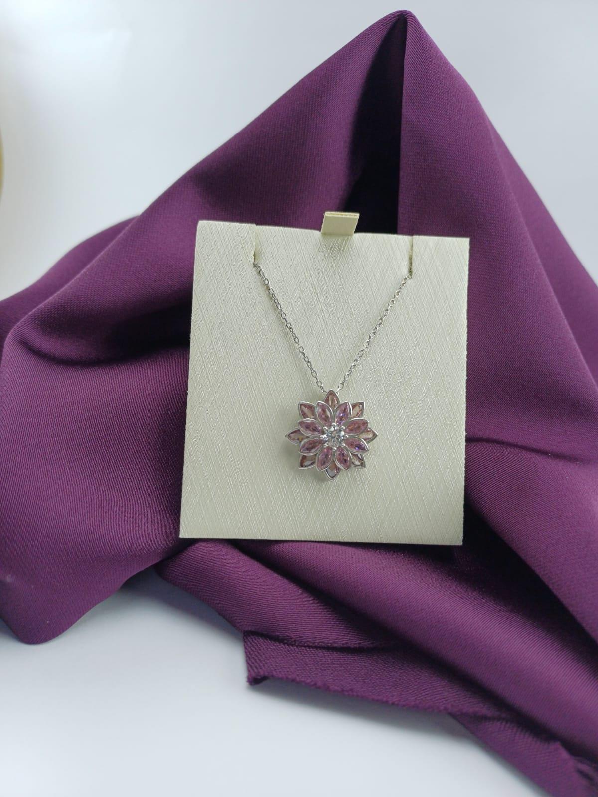 PEMBE LOTUS KOLYE