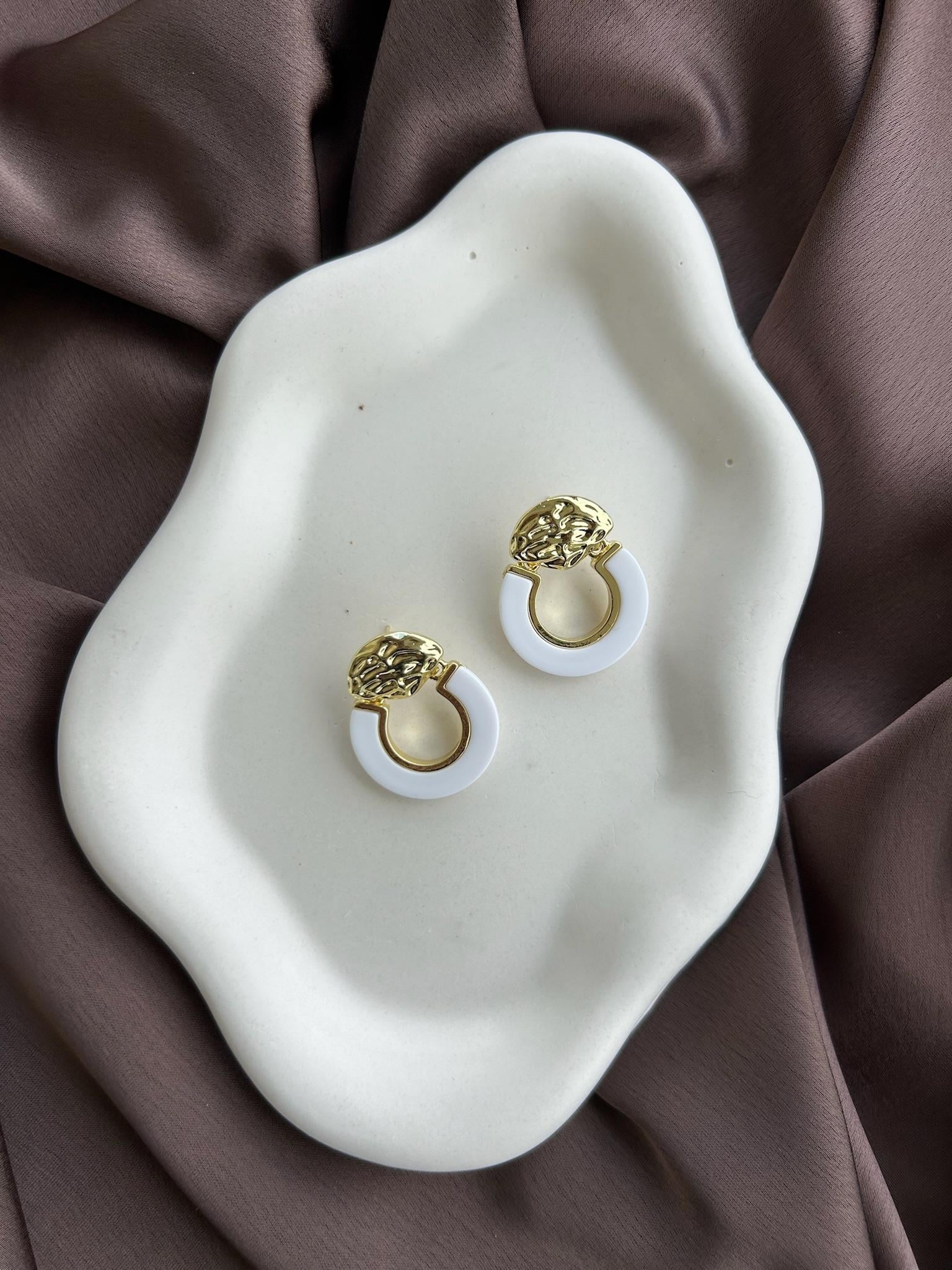 Vip Seri Gold Beyaz Küpe
