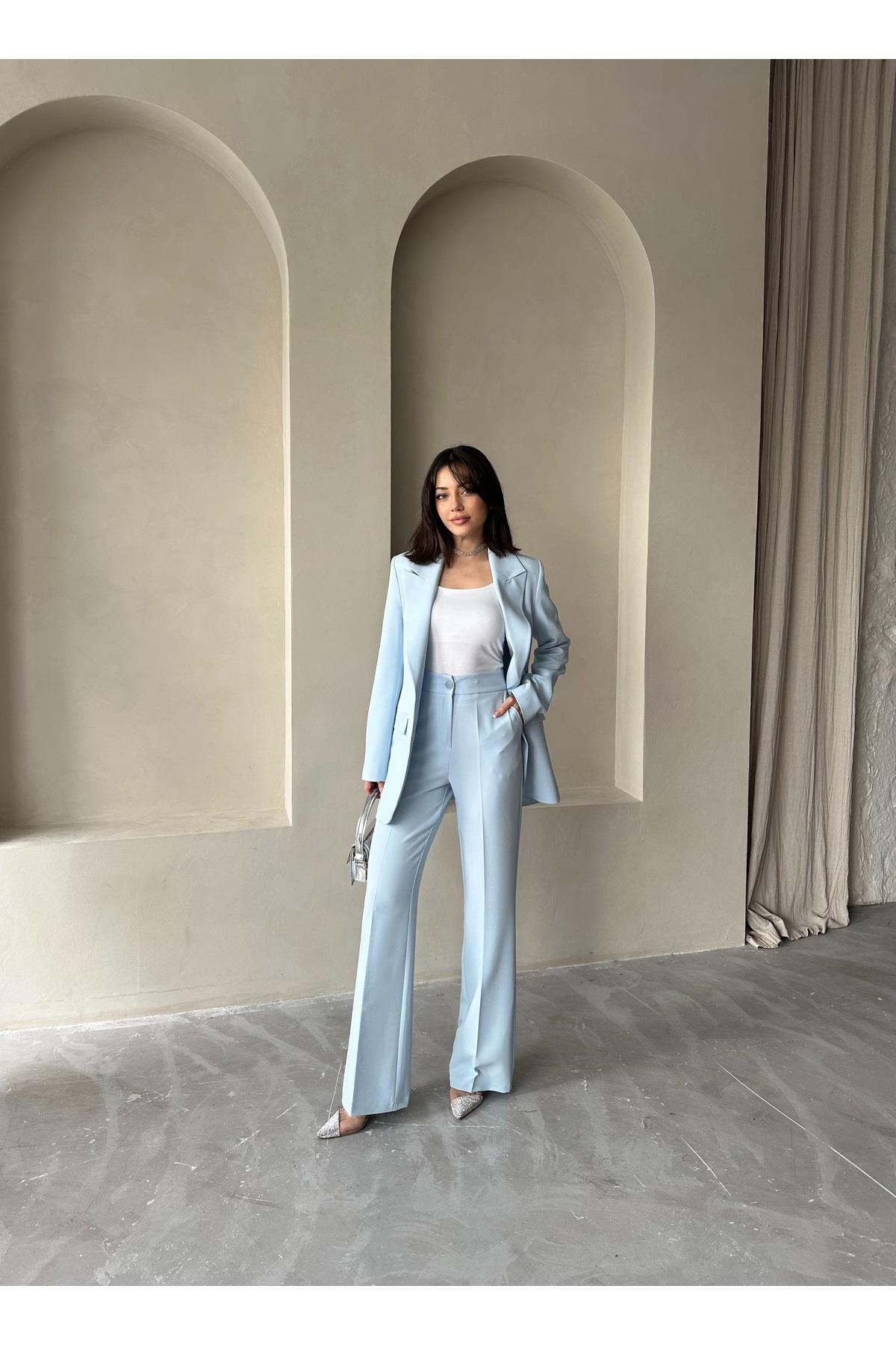 ÇİFT DÜĞMELİ BLAZER TAKIMI