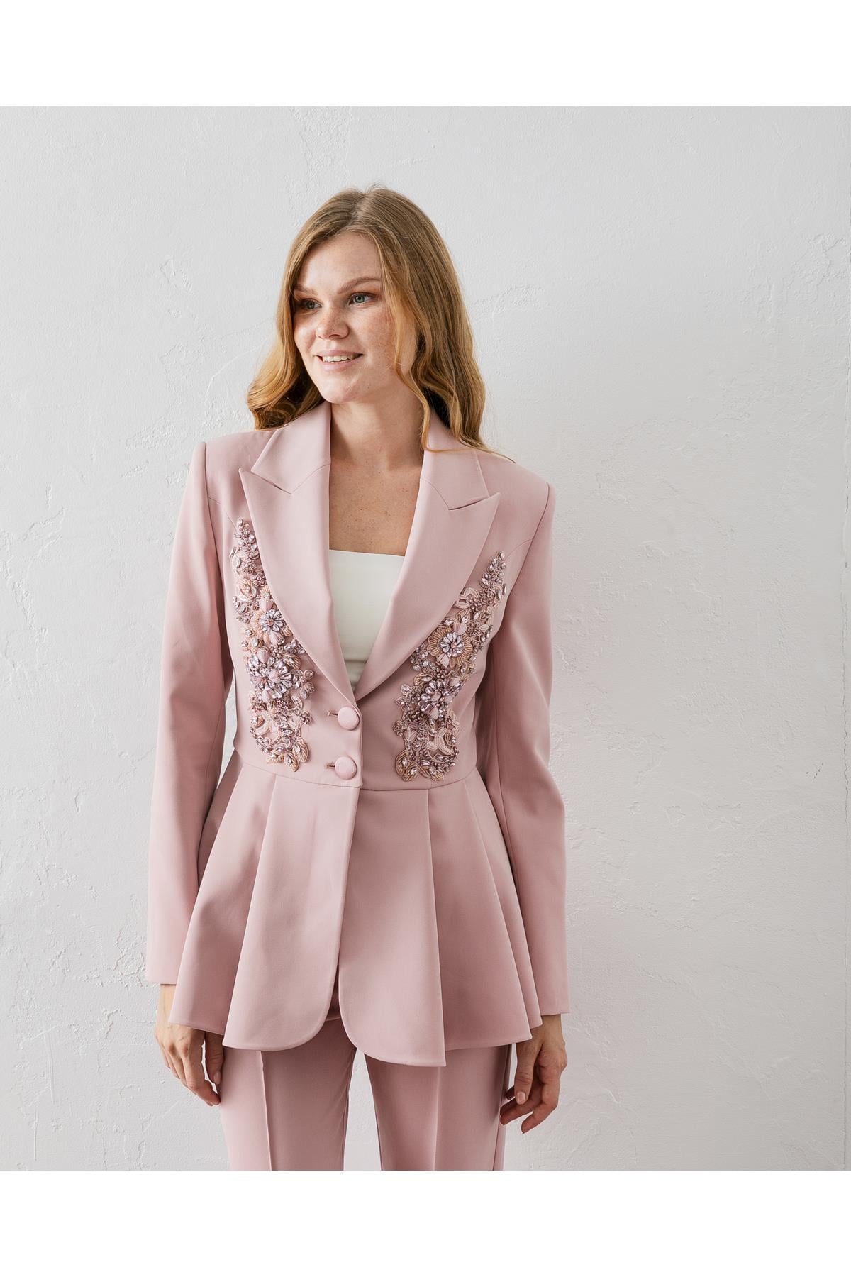 El İşlemeli Volanlı Blazer Pantolonlu İkili Takım