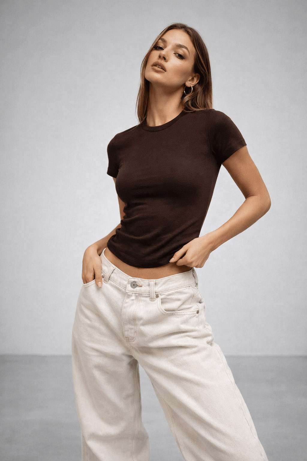  Kadın Kahverengi Slim Fit Bisiklet Yaka Kısa Kollu Crop Tişört